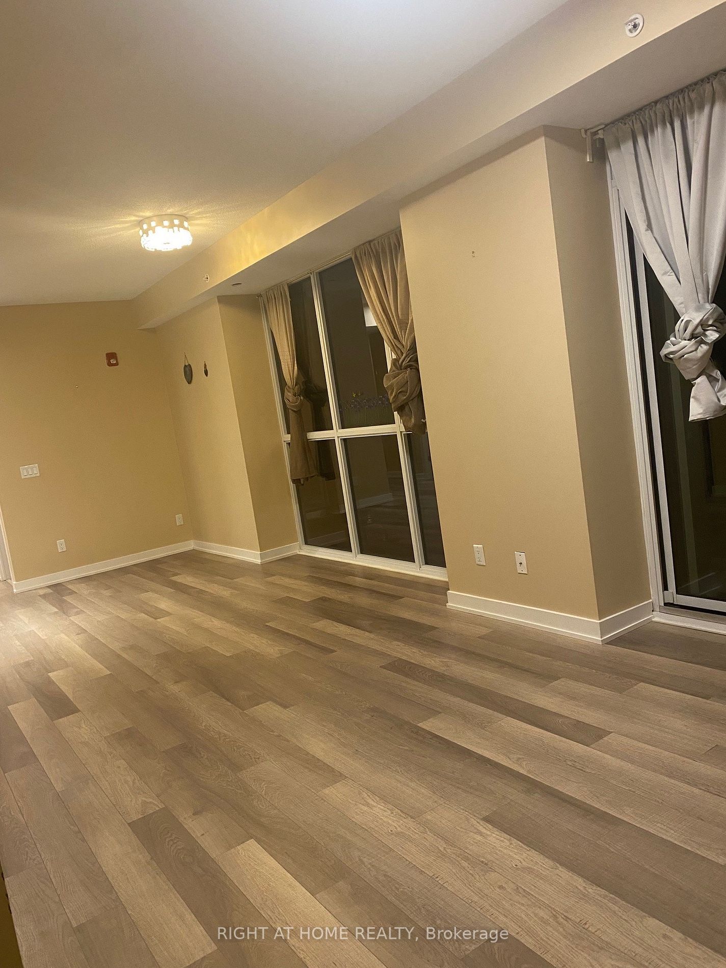 5240 Dundas St, #411