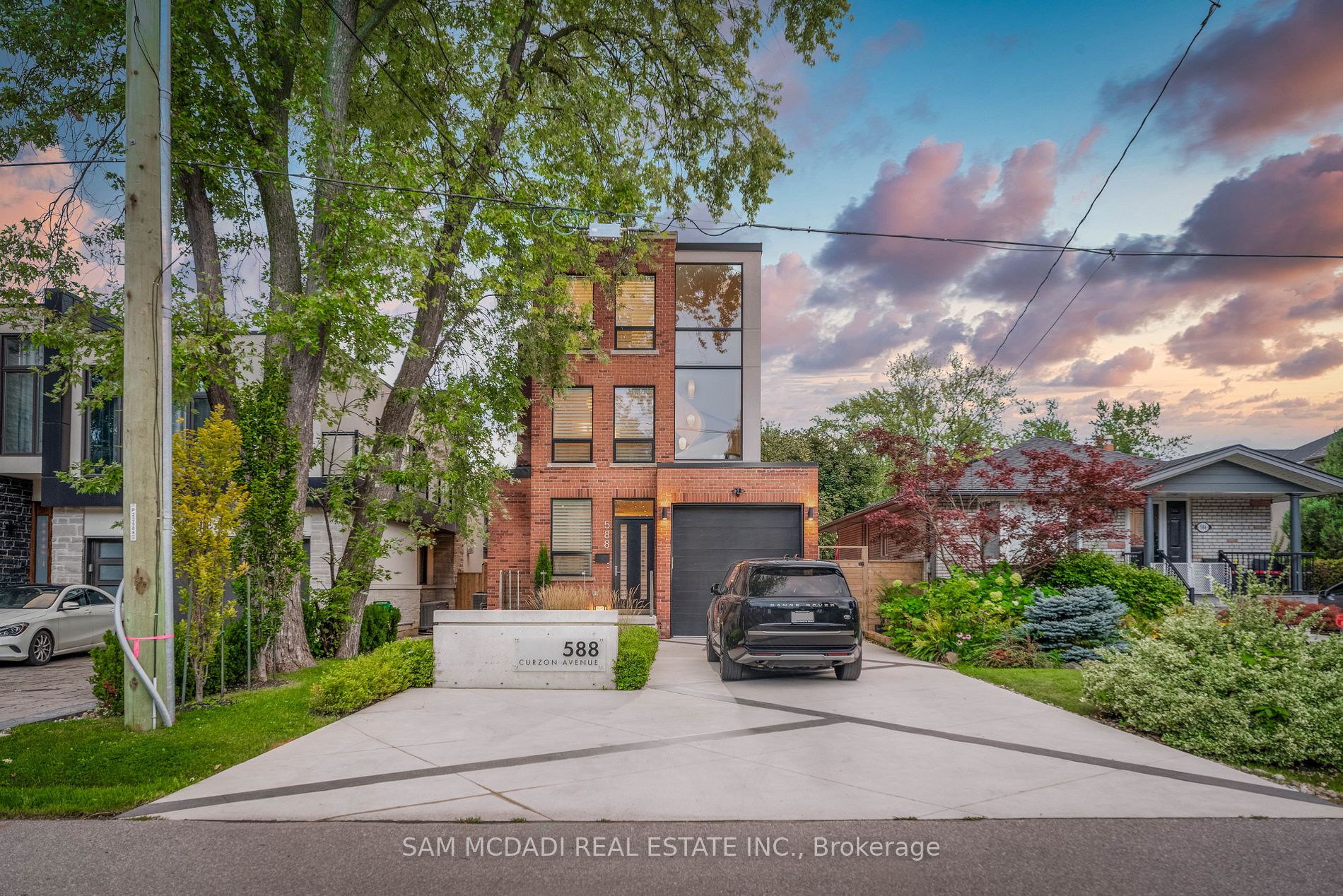 588 Curzon Ave