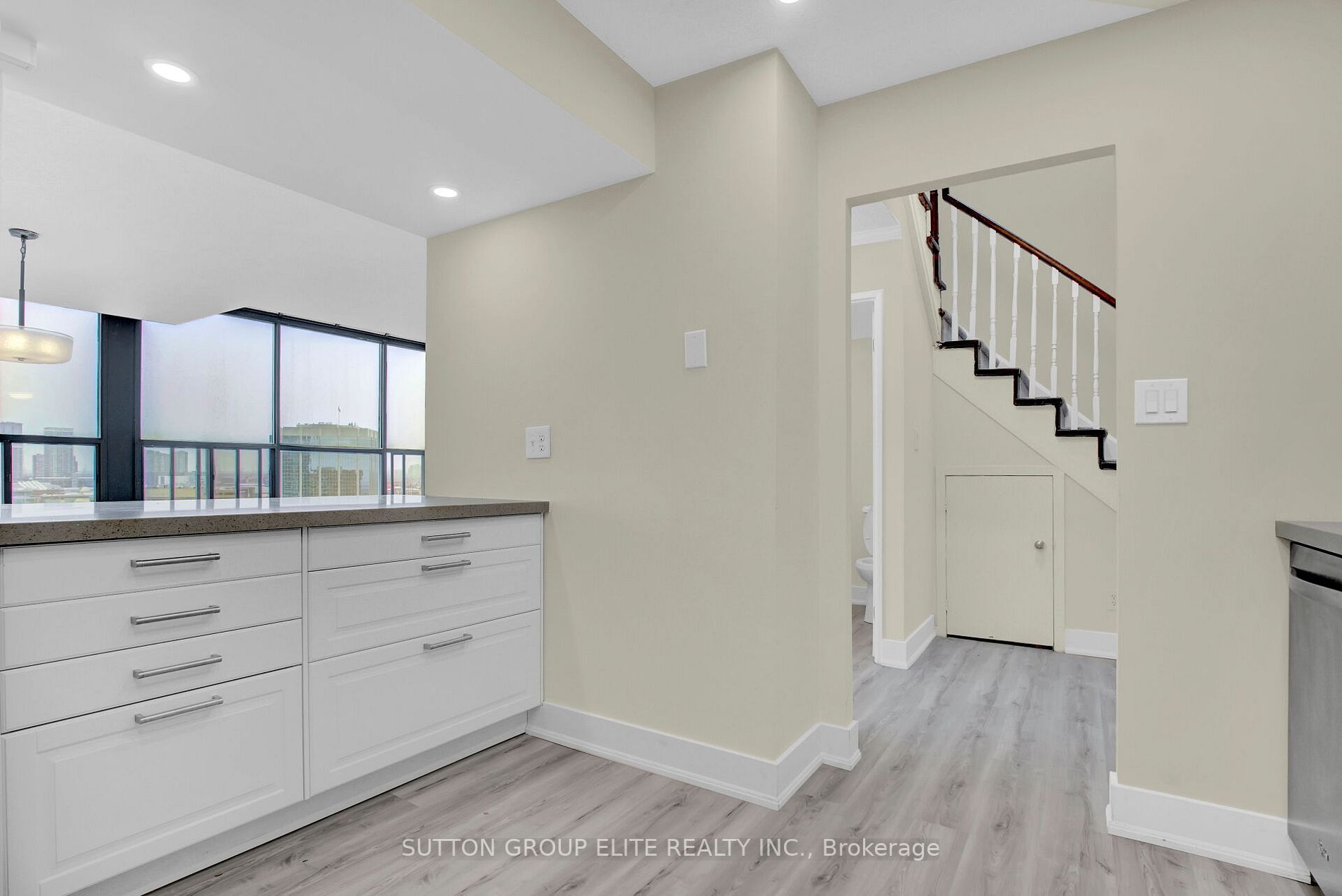 200 Robert Speck Pkwy N, #Ph5