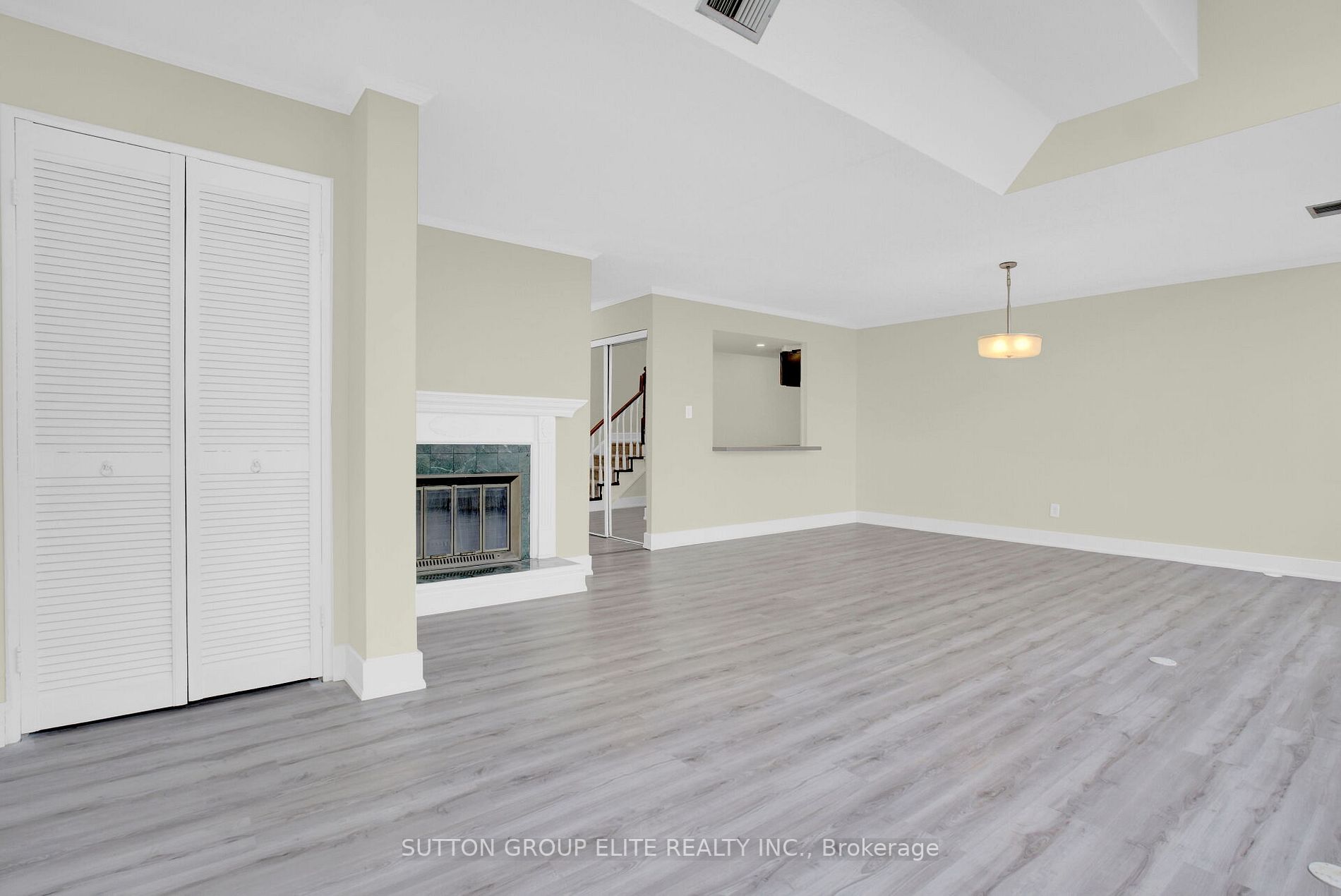 200 Robert Speck Pkwy N, #Ph5