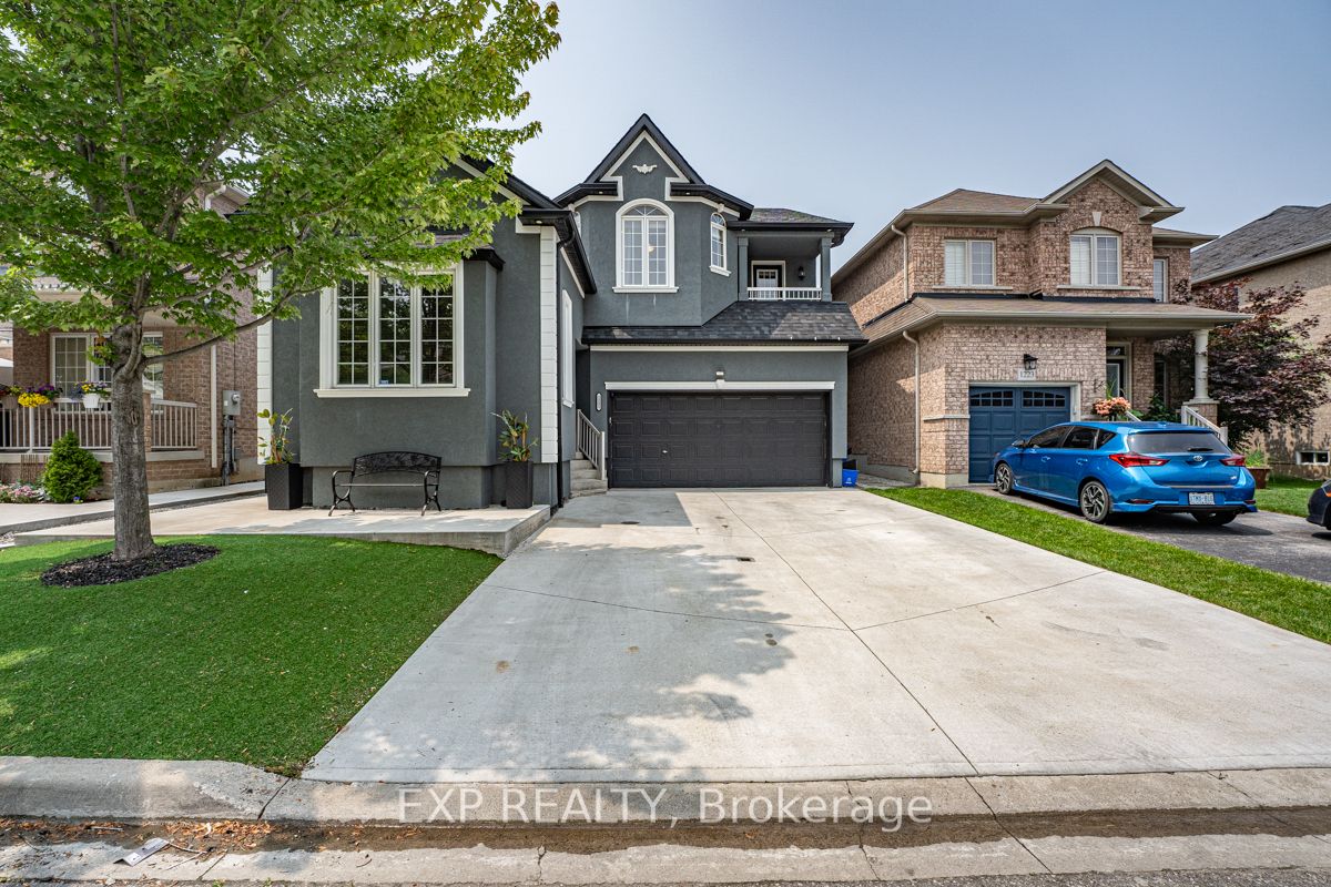 1221 Fox Cres