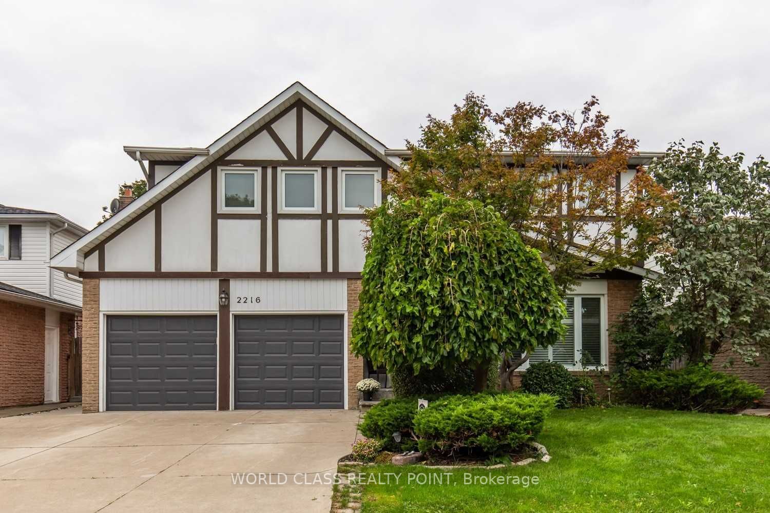 2216 Sandringham Dr