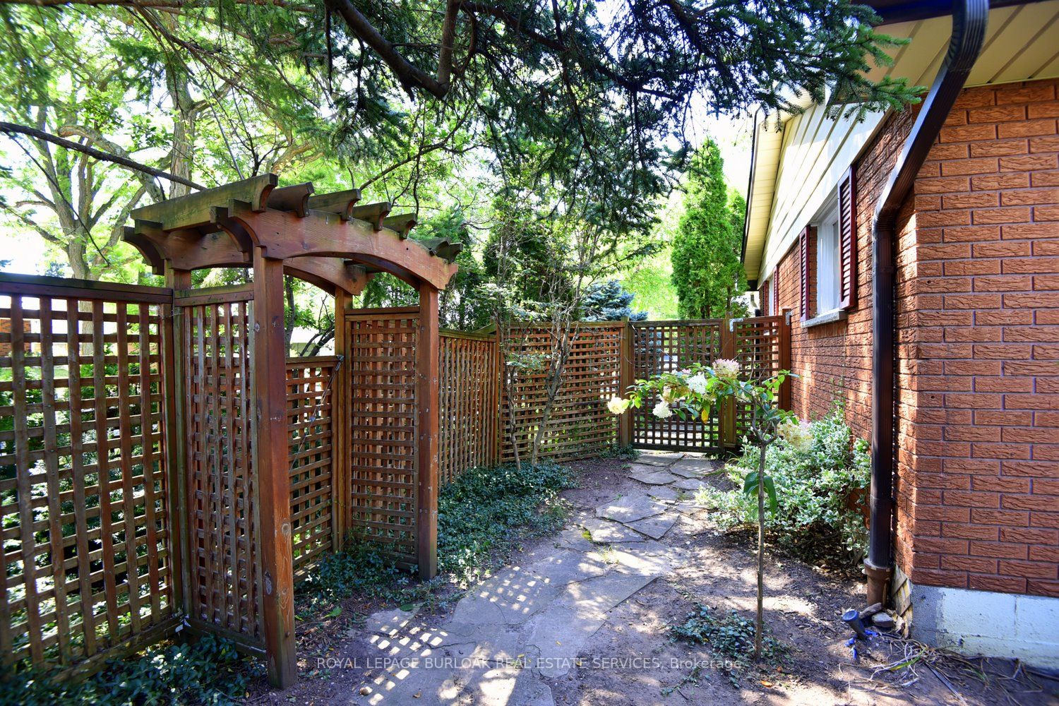 581 Braemore Rd