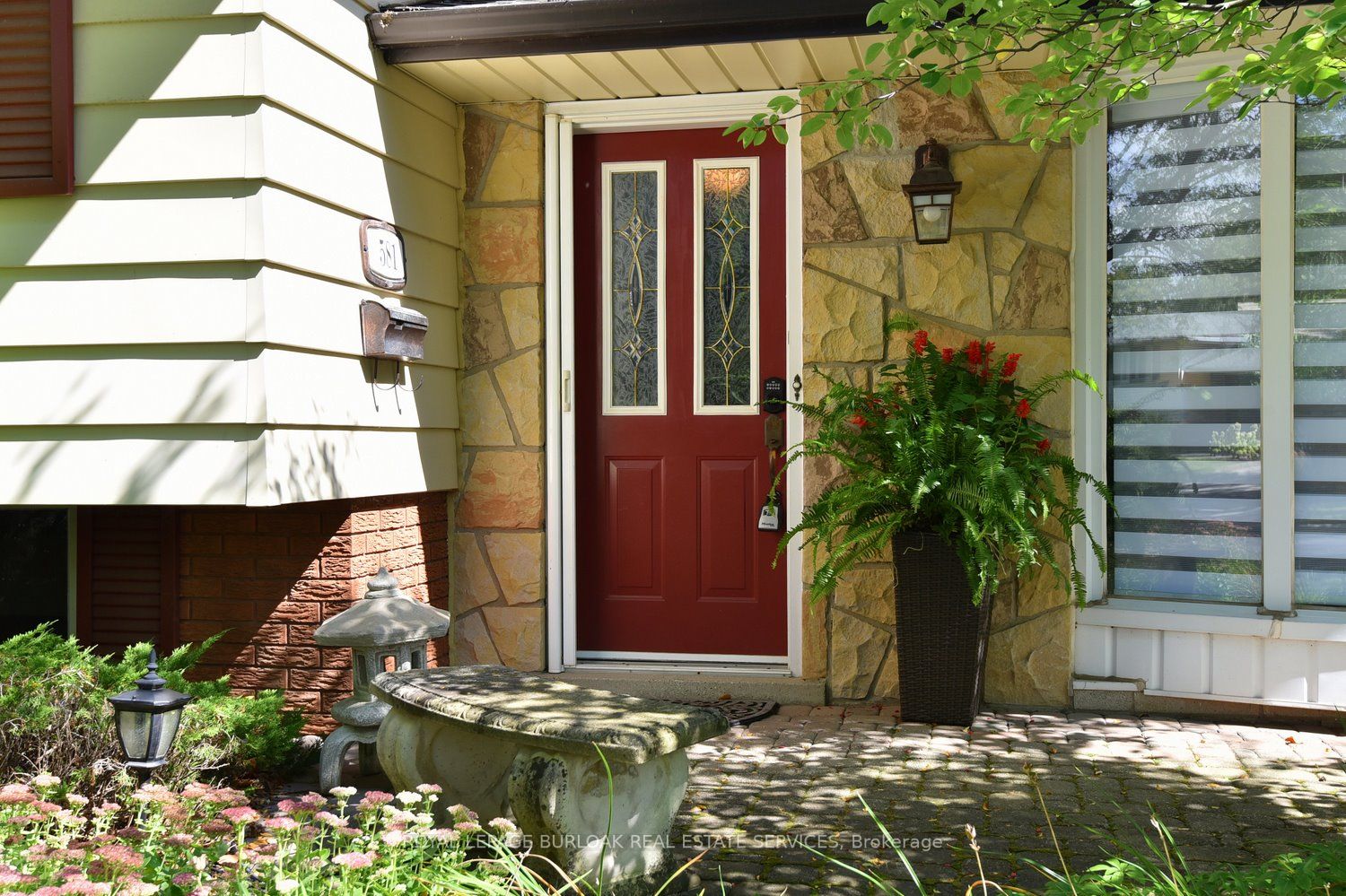 581 Braemore Rd