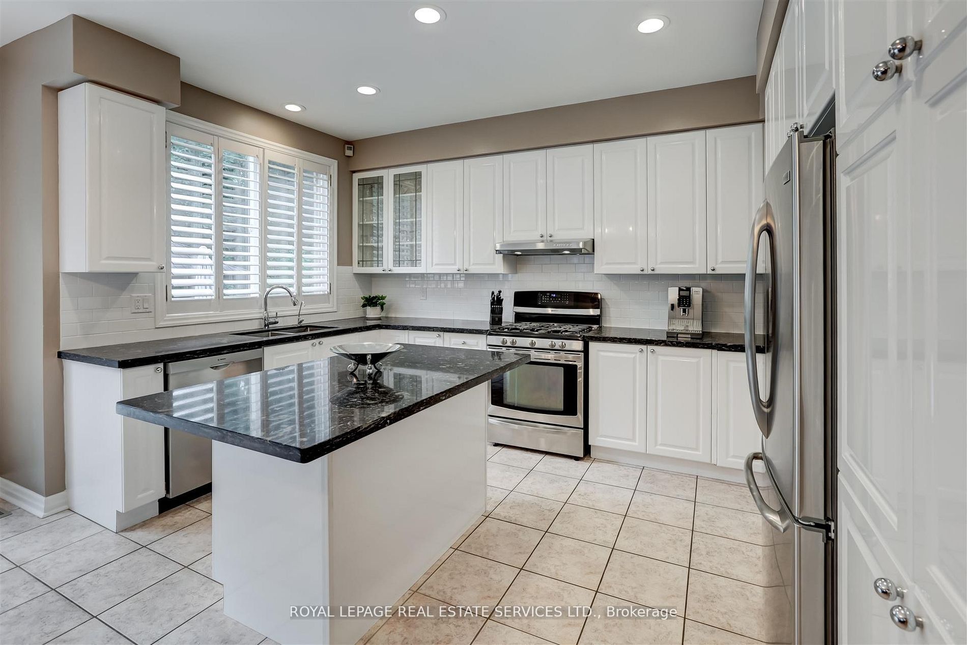 2180 Bloomfield Dr
