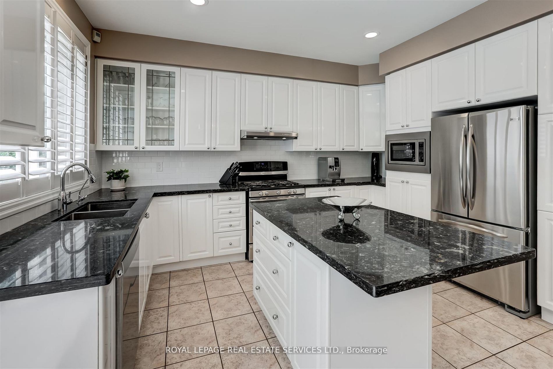 2180 Bloomfield Dr