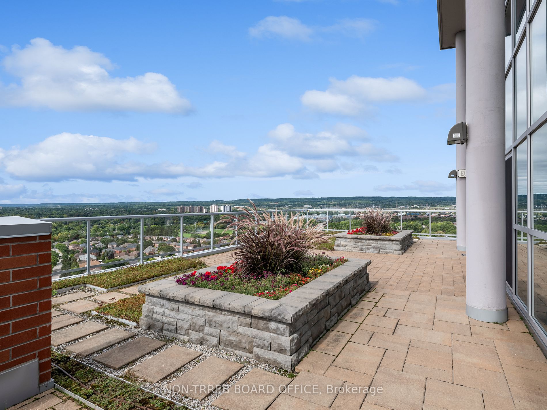 551 Maple Ave, #615