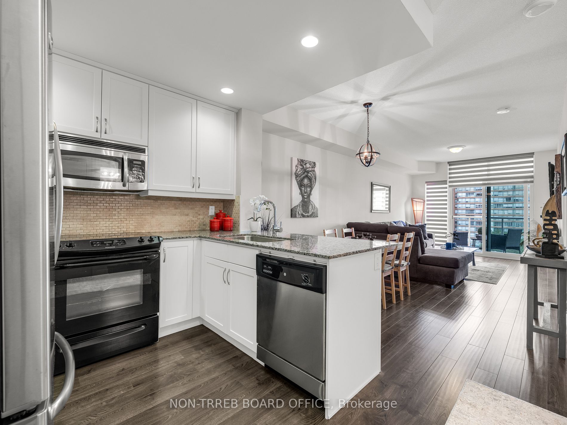 551 Maple Ave, #615