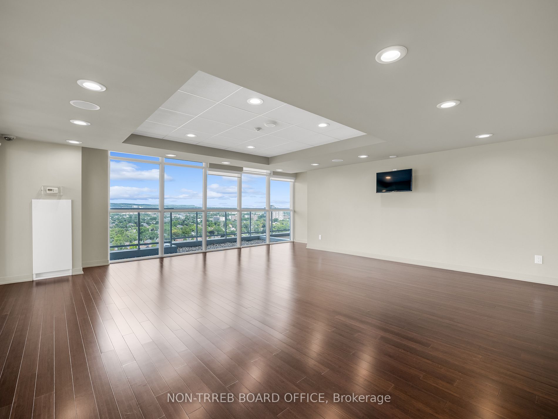 551 Maple Ave, #615