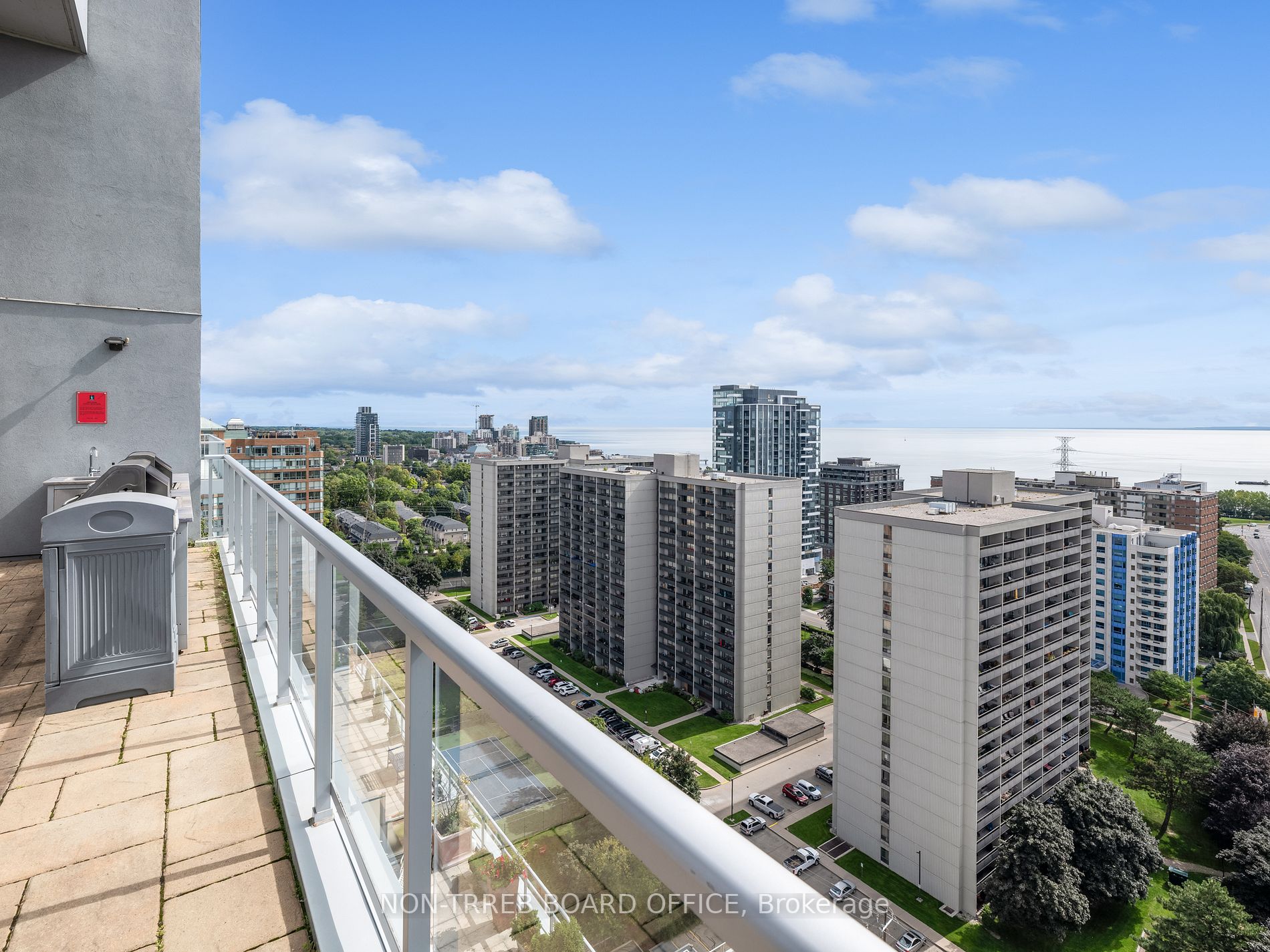 551 Maple Ave, #615