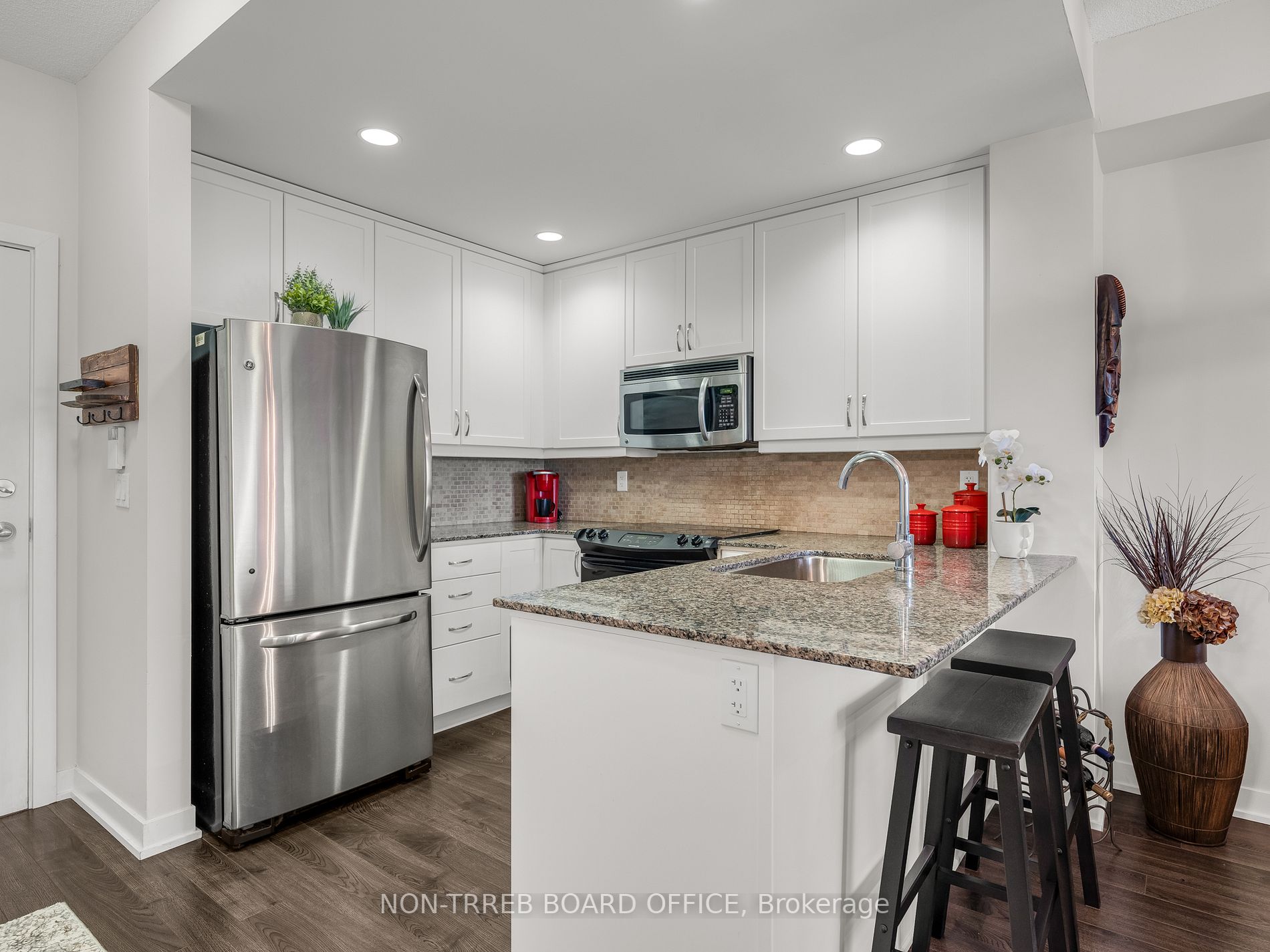 551 Maple Ave, #615
