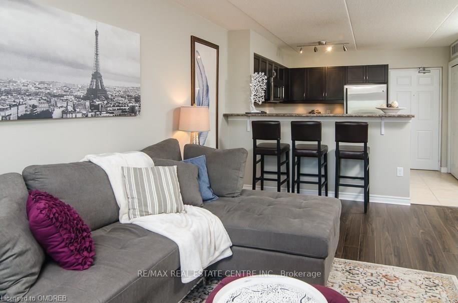 1370 Main St E, #103