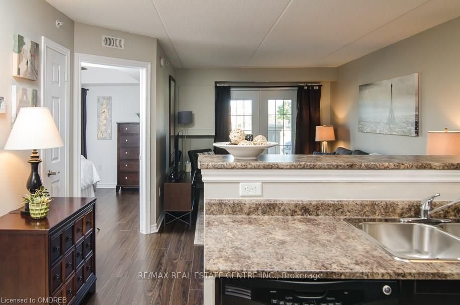 1370 Main St E, #103