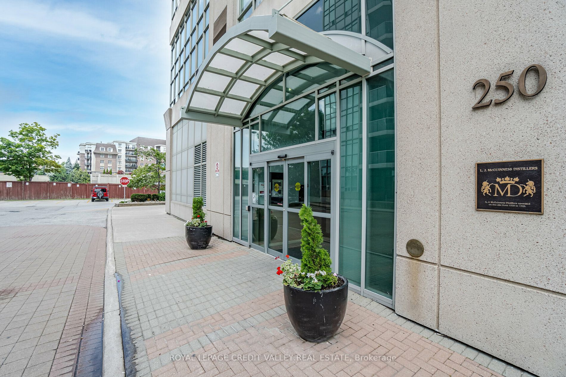 250 Manitoba St, #635