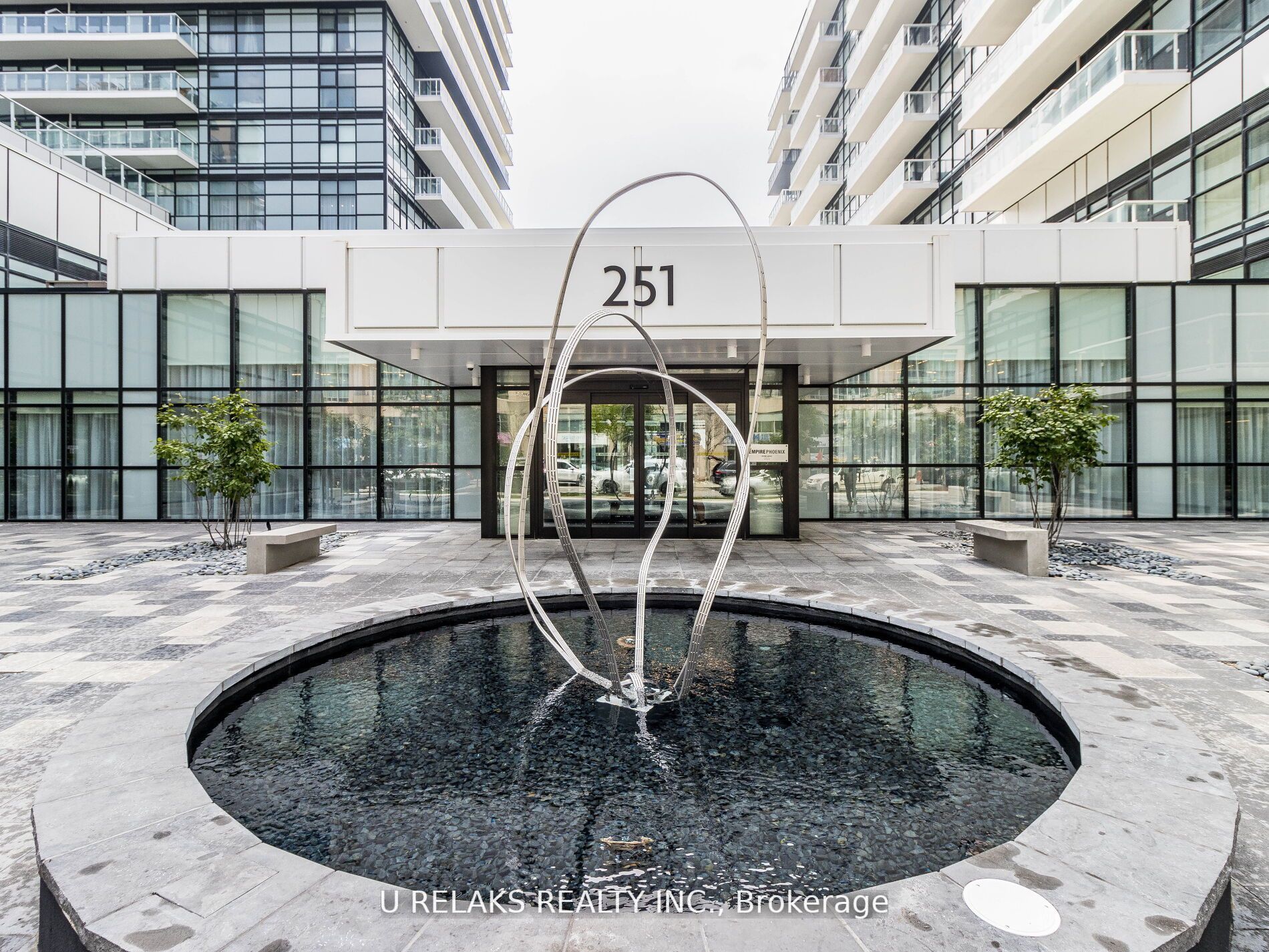 251 Manitoba St, #715