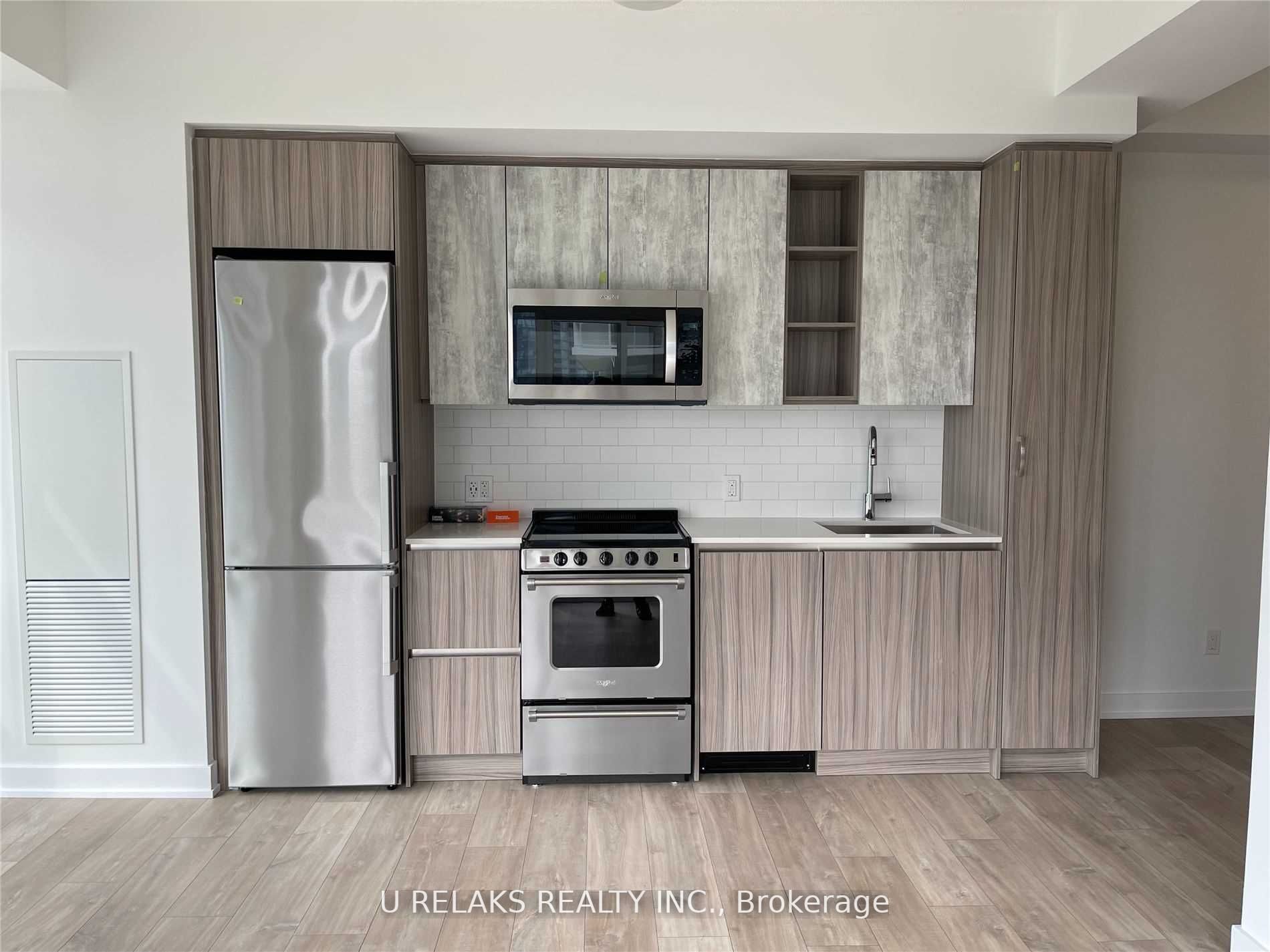 251 Manitoba St, #715