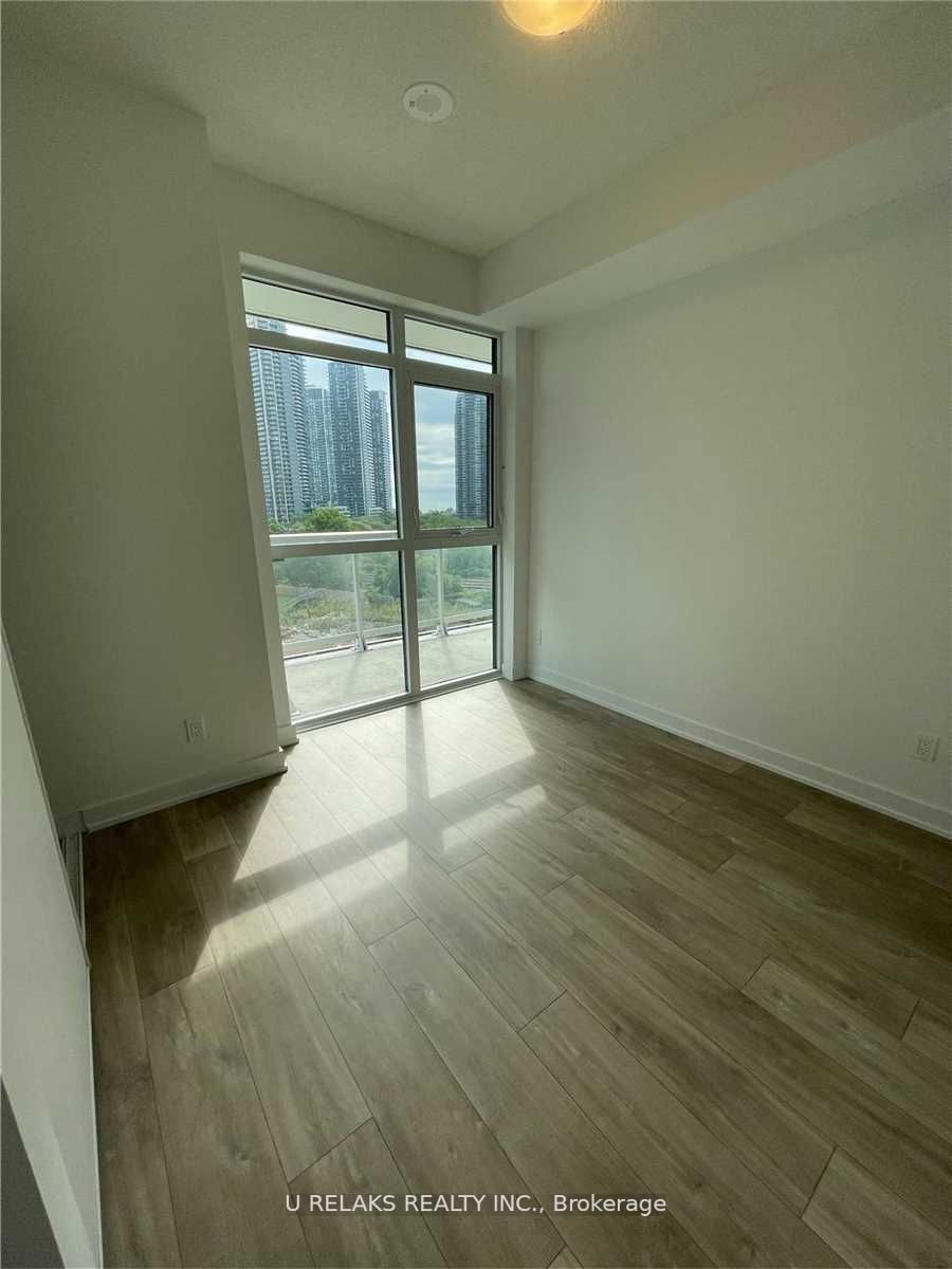 251 Manitoba St, #715