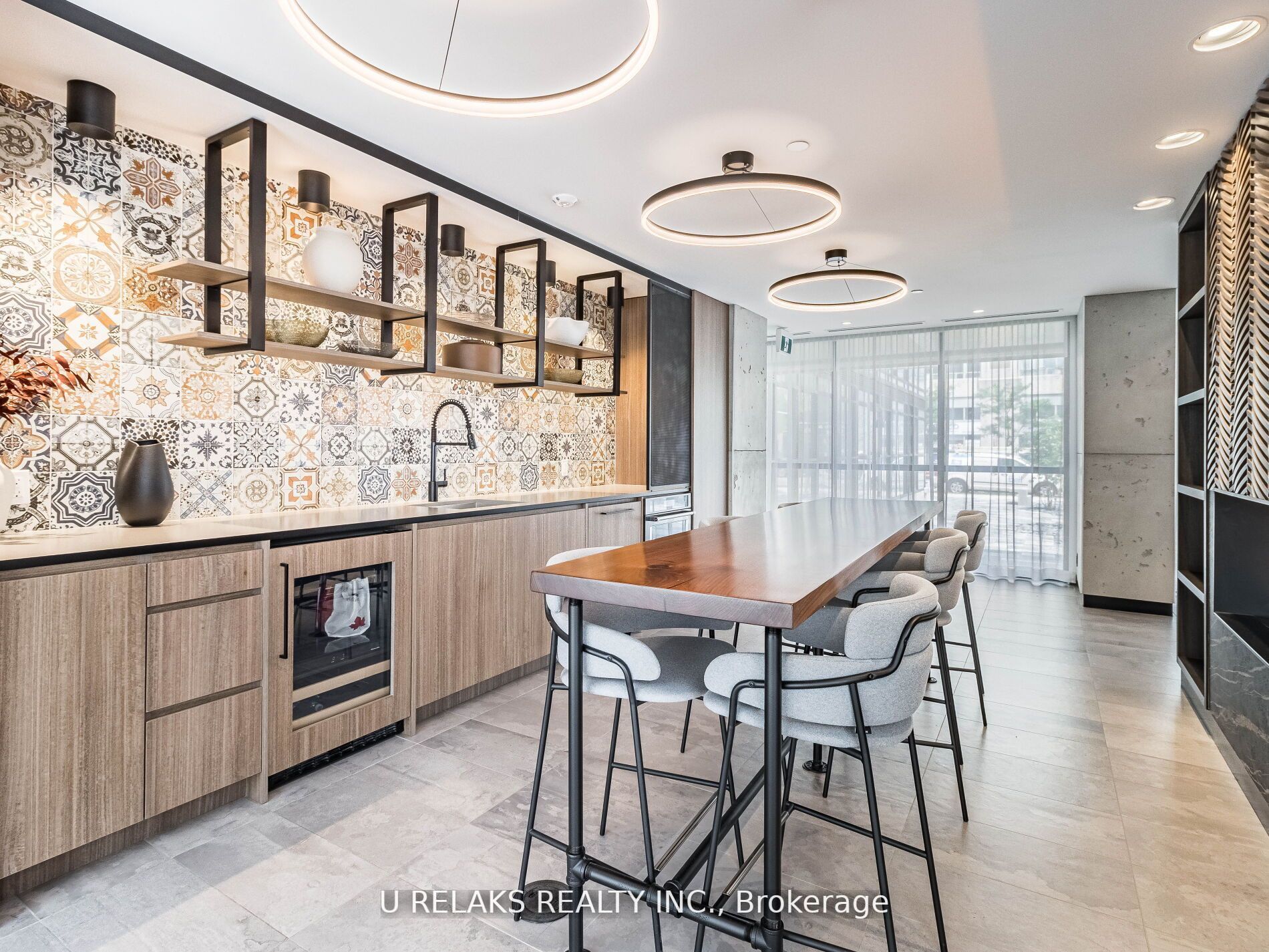 251 Manitoba St, #715