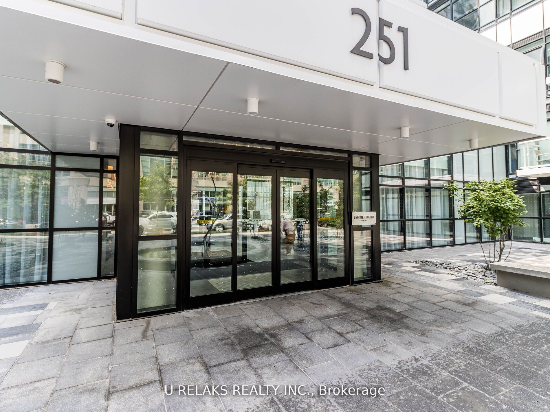 251 Manitoba St, #715