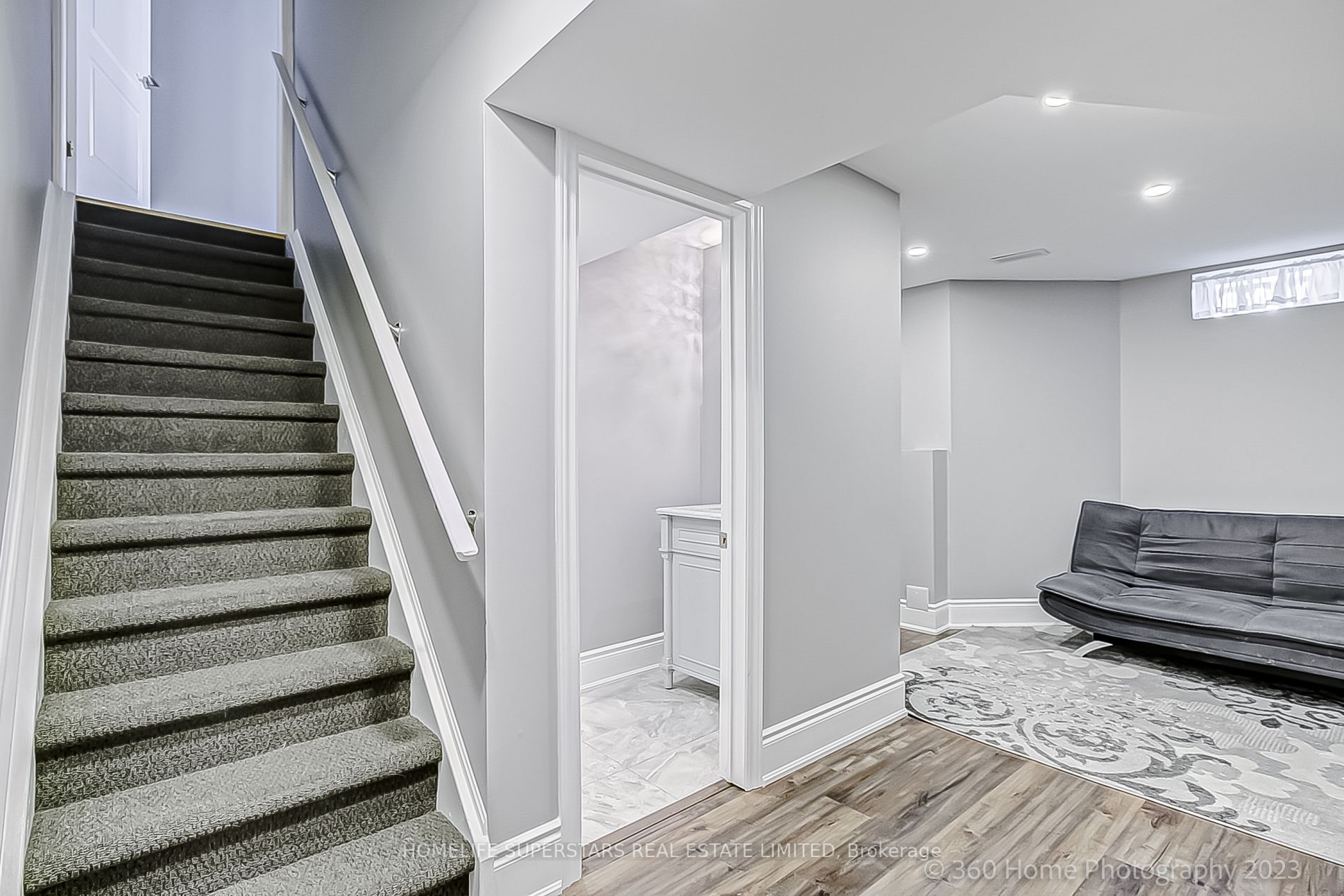 2 Hobart Gdns E
