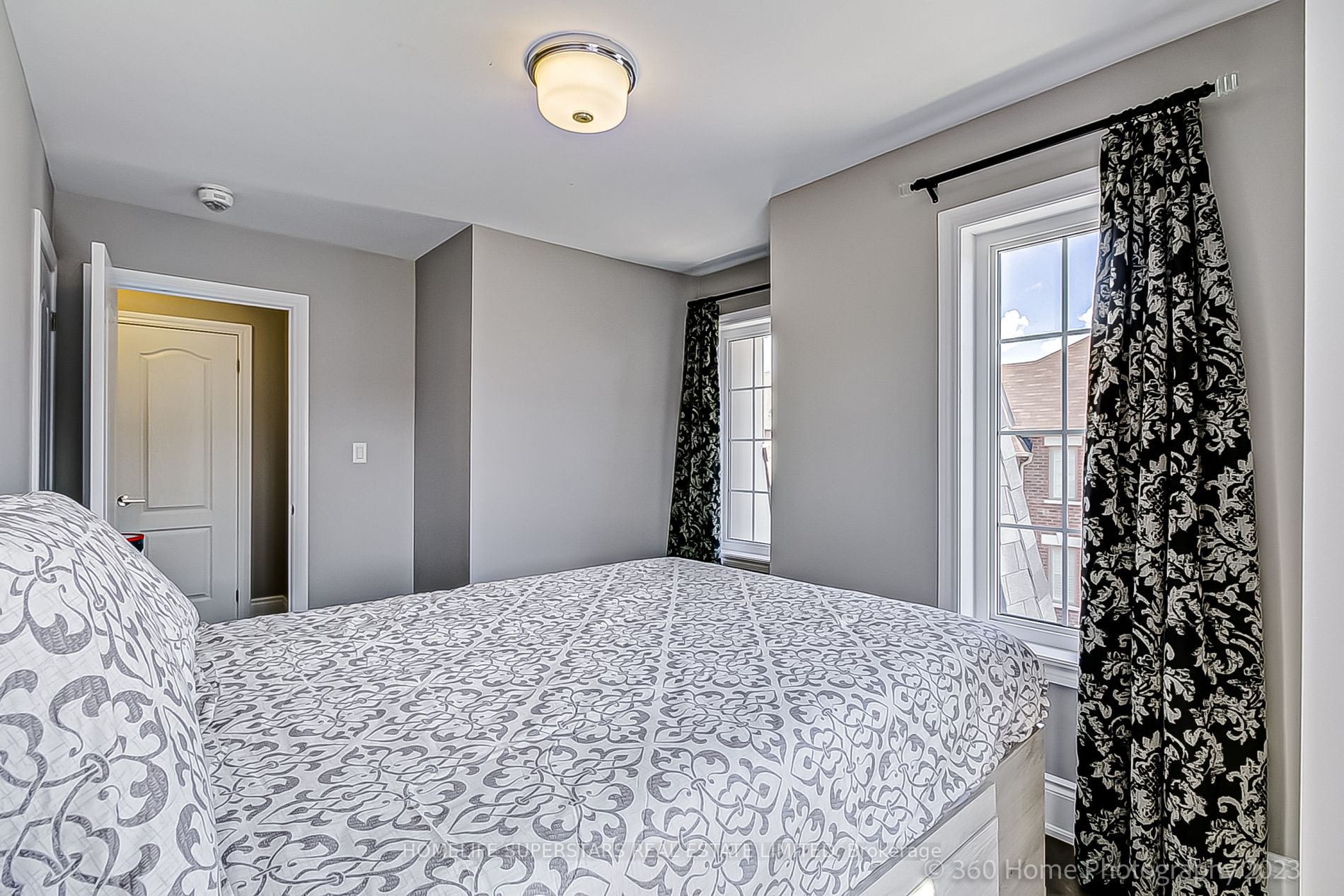 2 Hobart Gdns E
