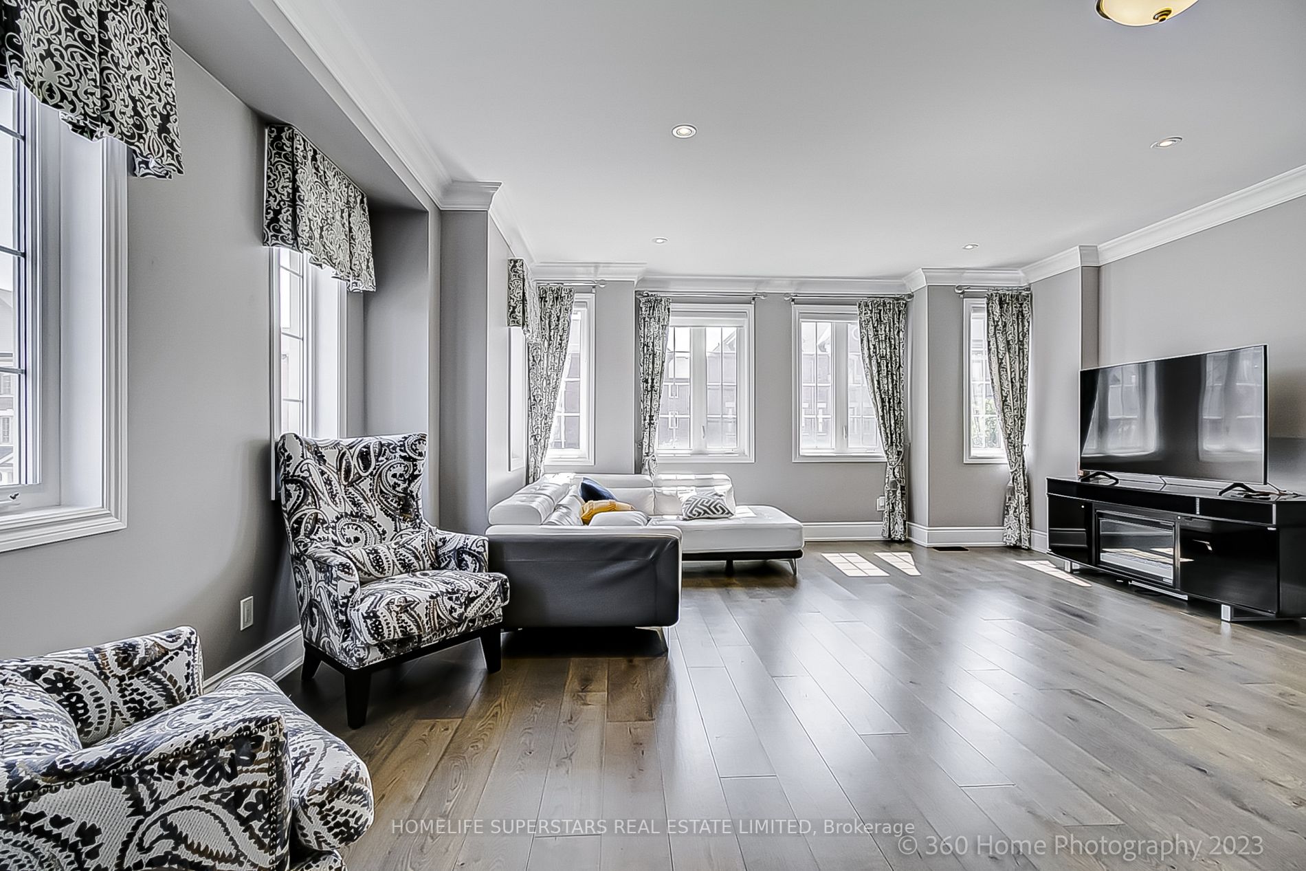 2 Hobart Gdns E