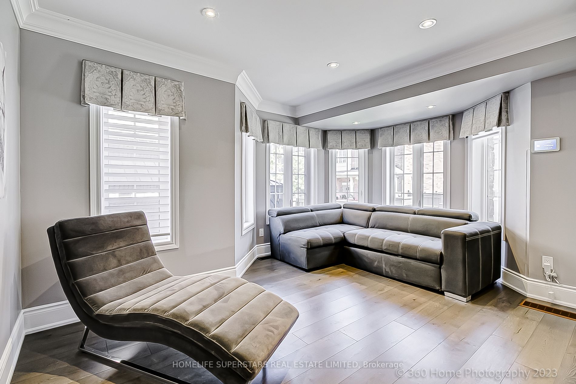 2 Hobart Gdns E