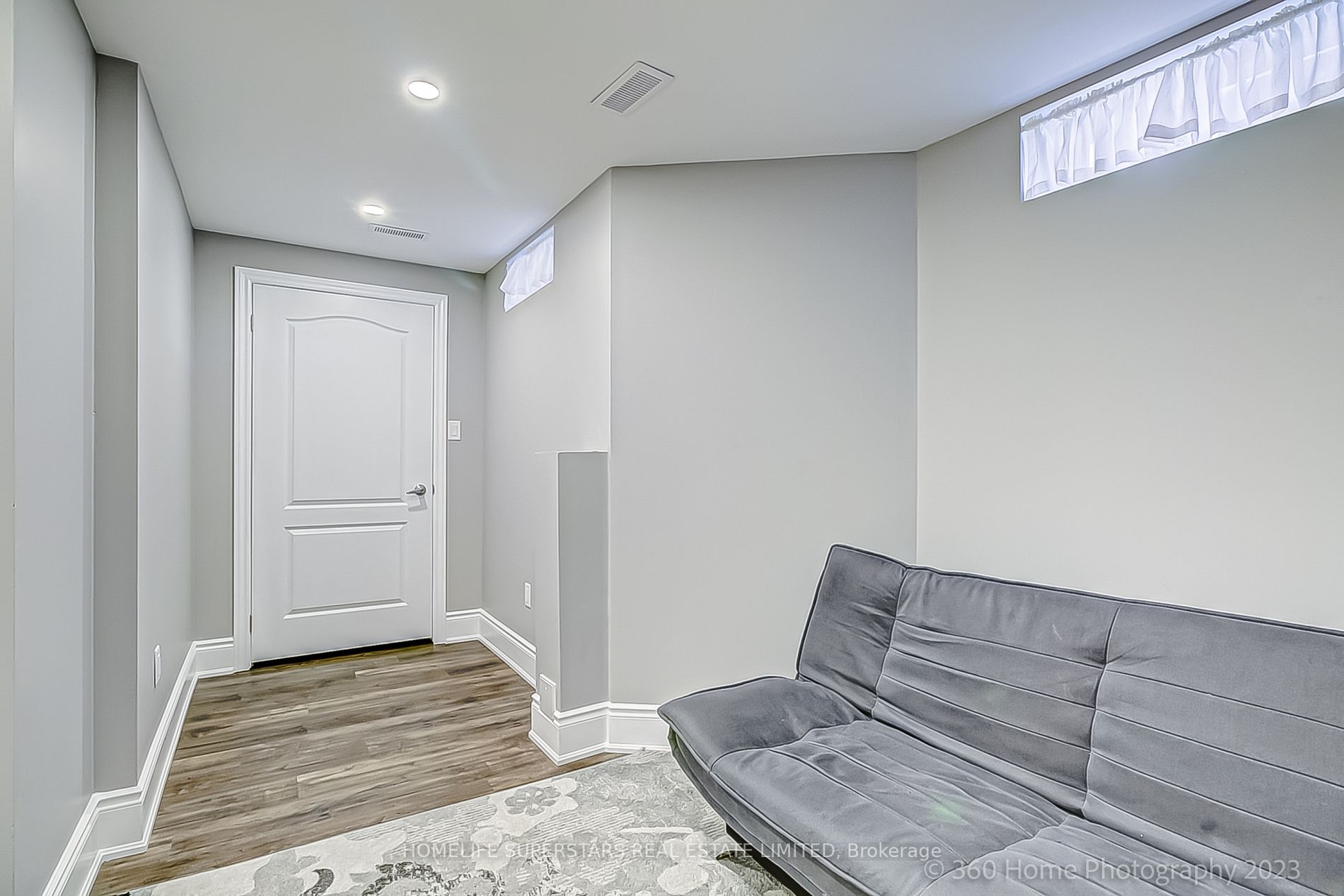 2 Hobart Gdns E