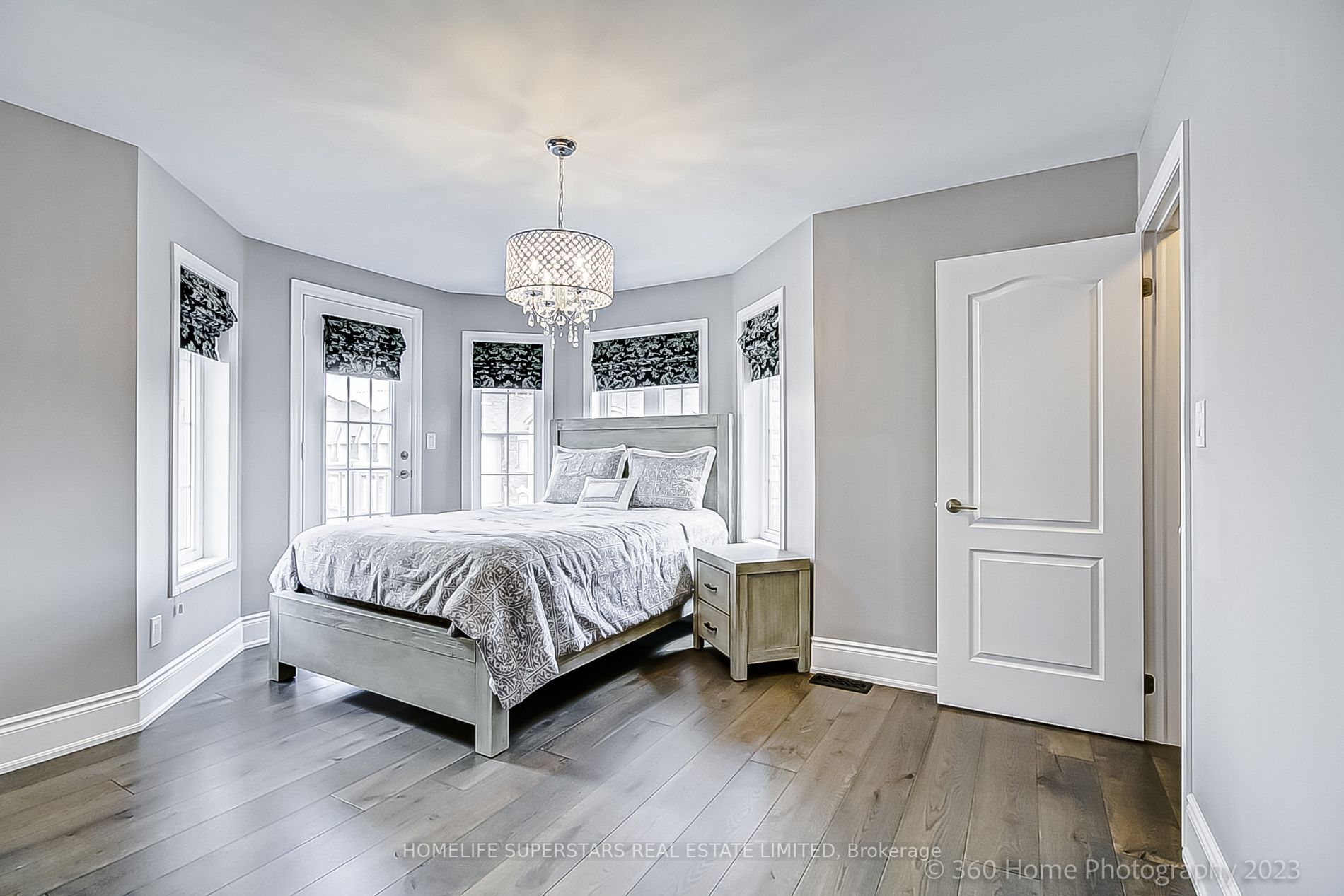 2 Hobart Gdns E