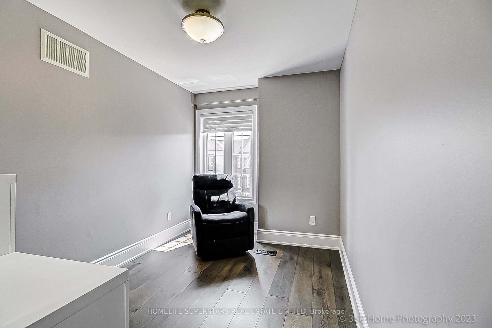 2 Hobart Gdns E