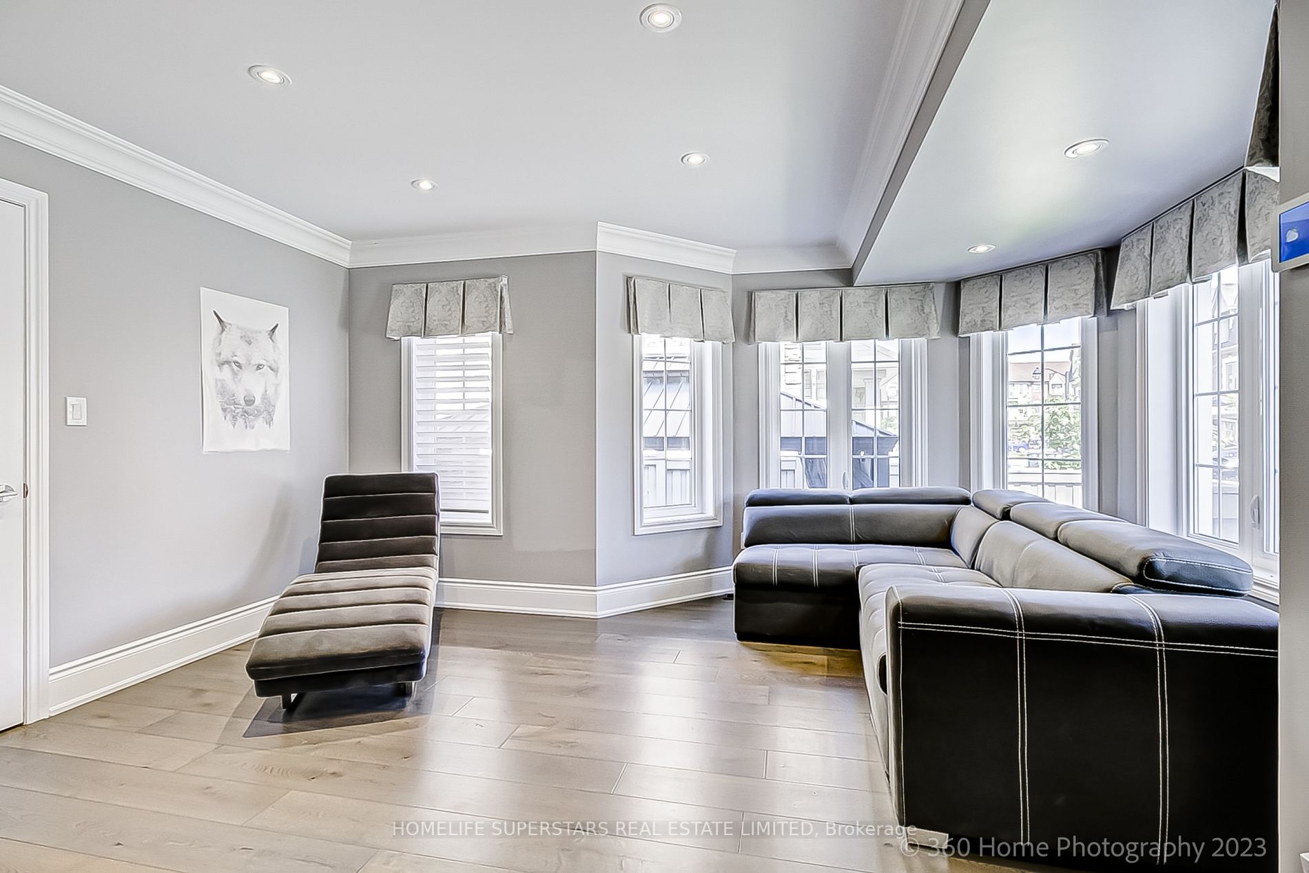 2 Hobart Gdns E