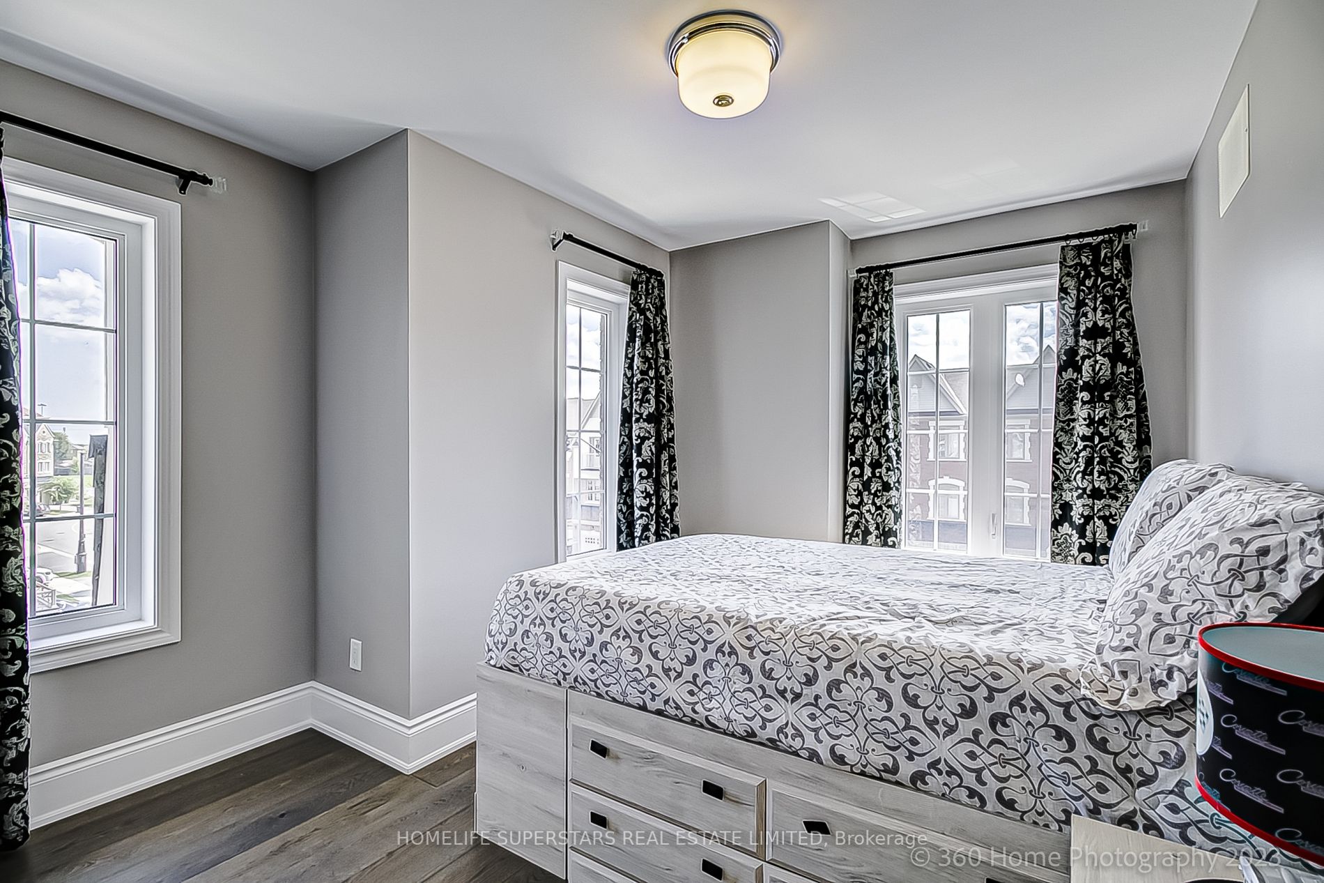 2 Hobart Gdns E