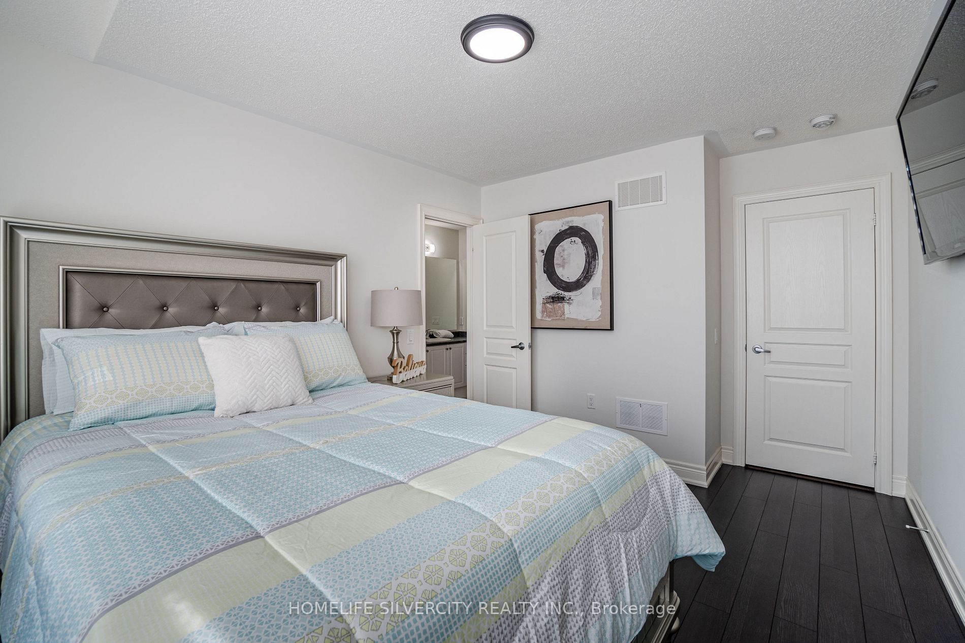 2 Maple Trail Road W