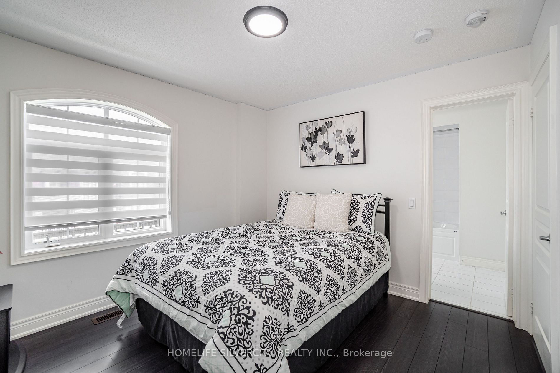 2 Maple Trail Road W