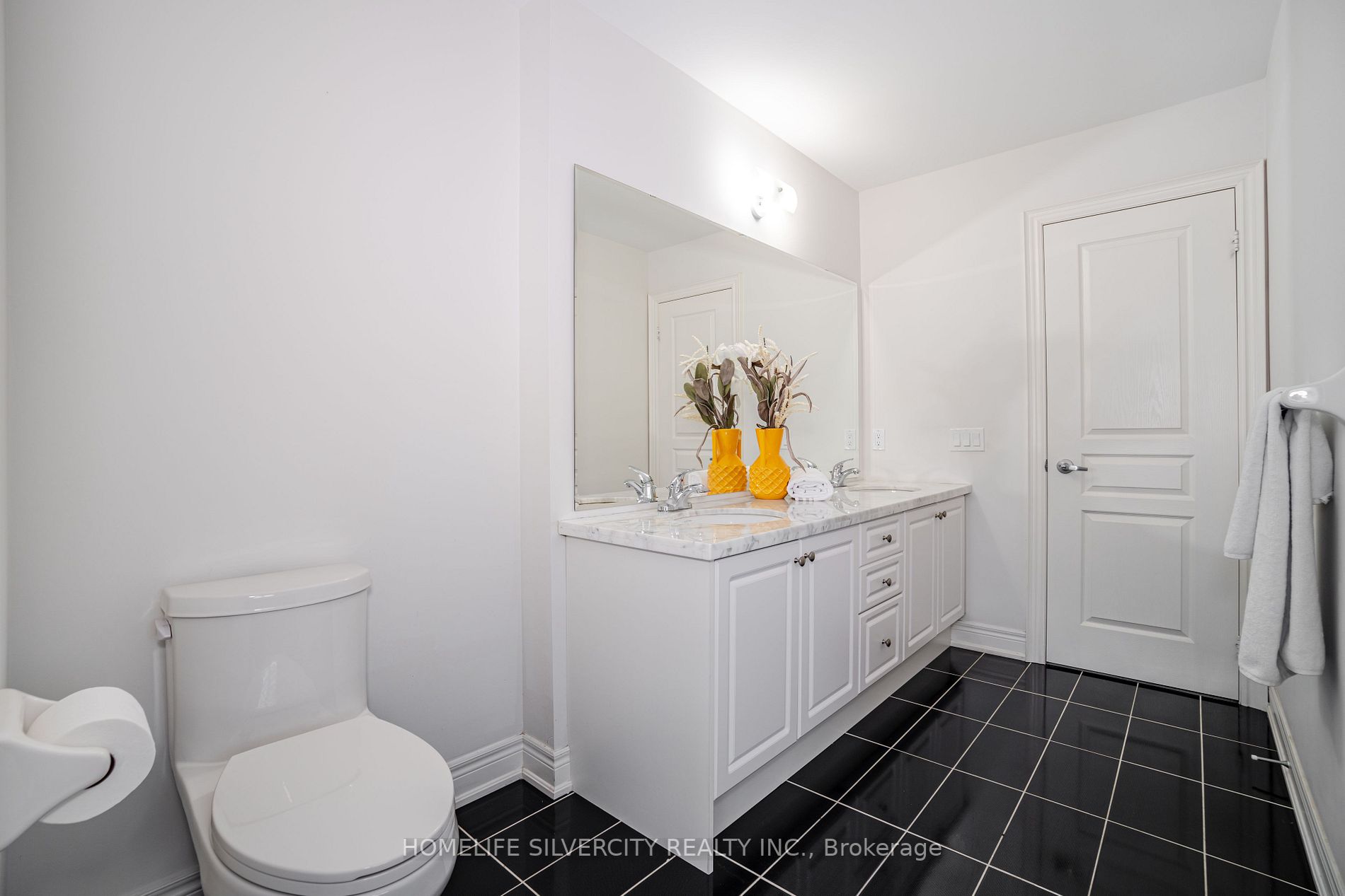 2 Maple Trail Road W