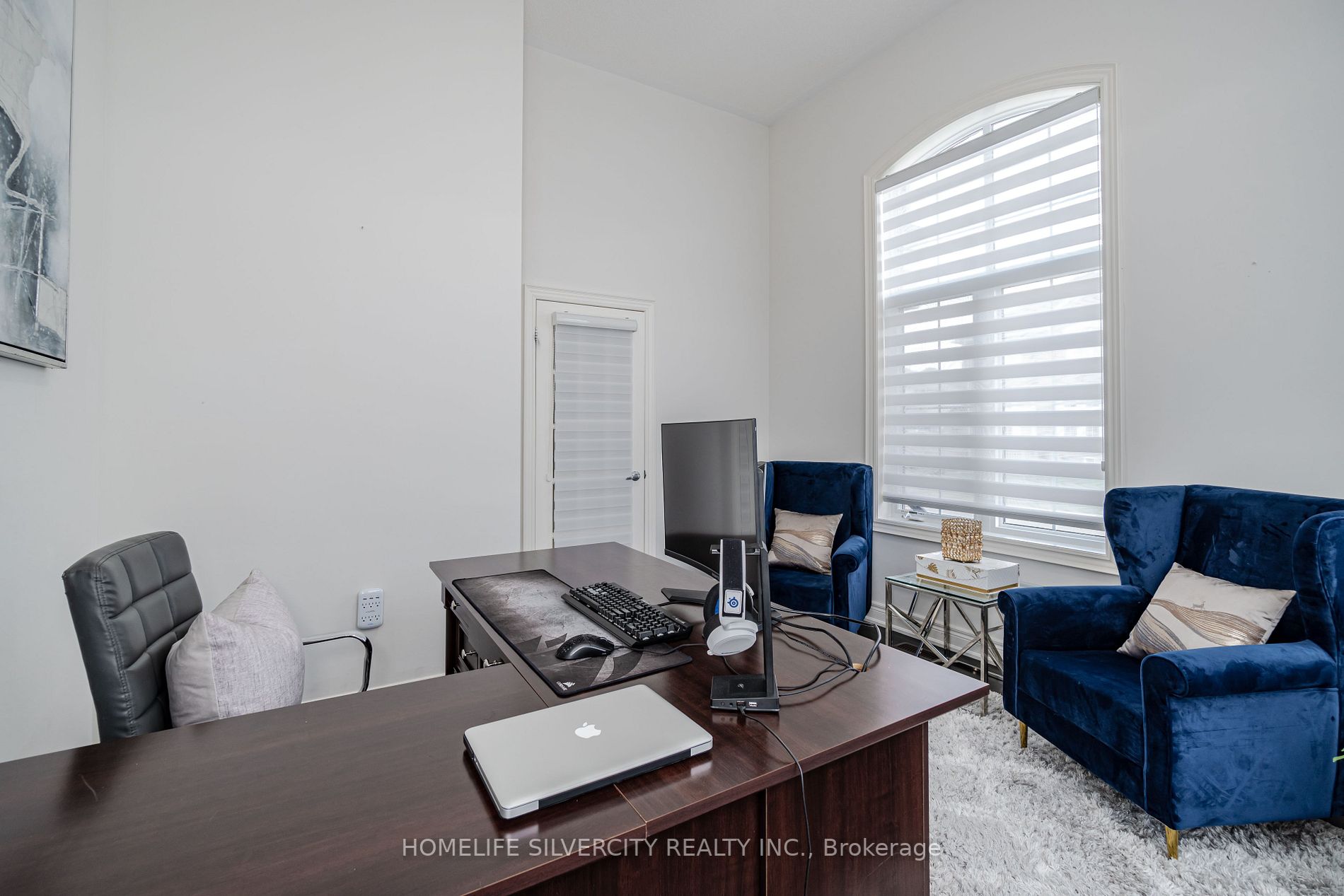 2 Maple Trail Road W