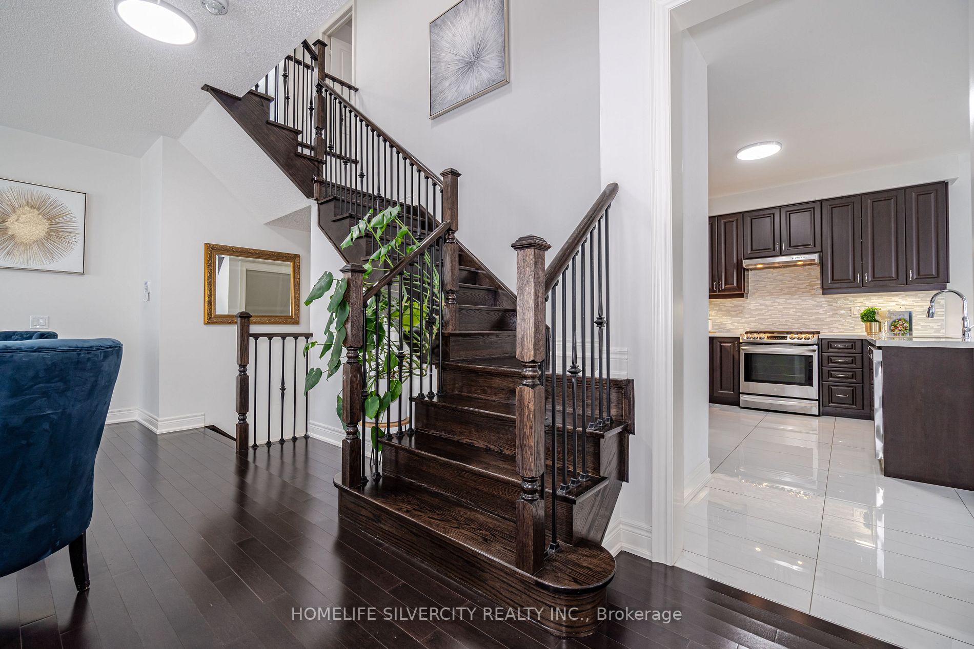 2 Maple Trail Road W