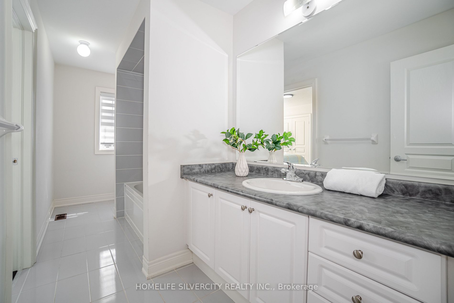 2 Maple Trail Road W
