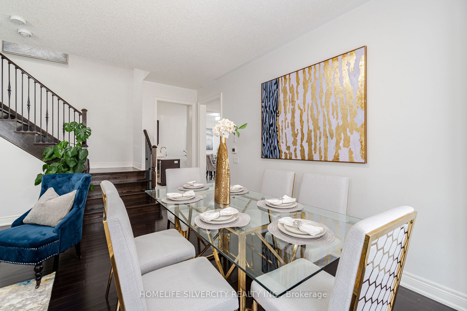 2 Maple Trail Road W