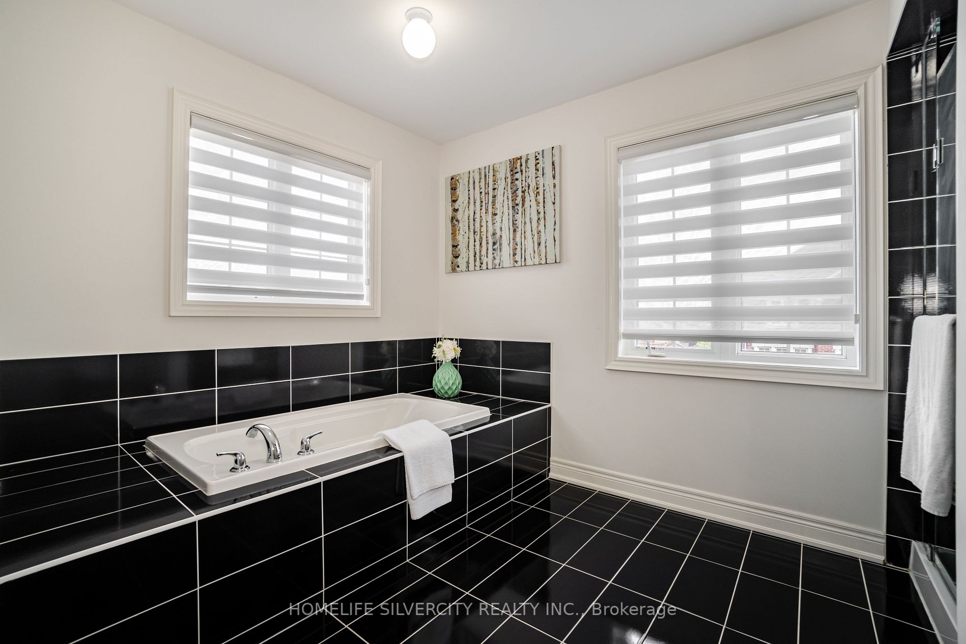 2 Maple Trail Road W