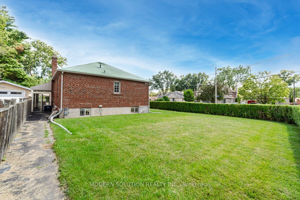 1421 Radcliffe Blvd