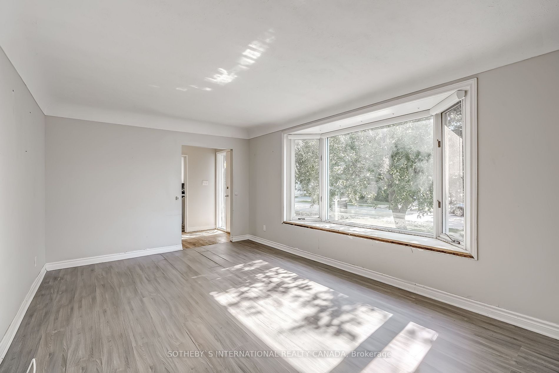 5361 Bromley Rd