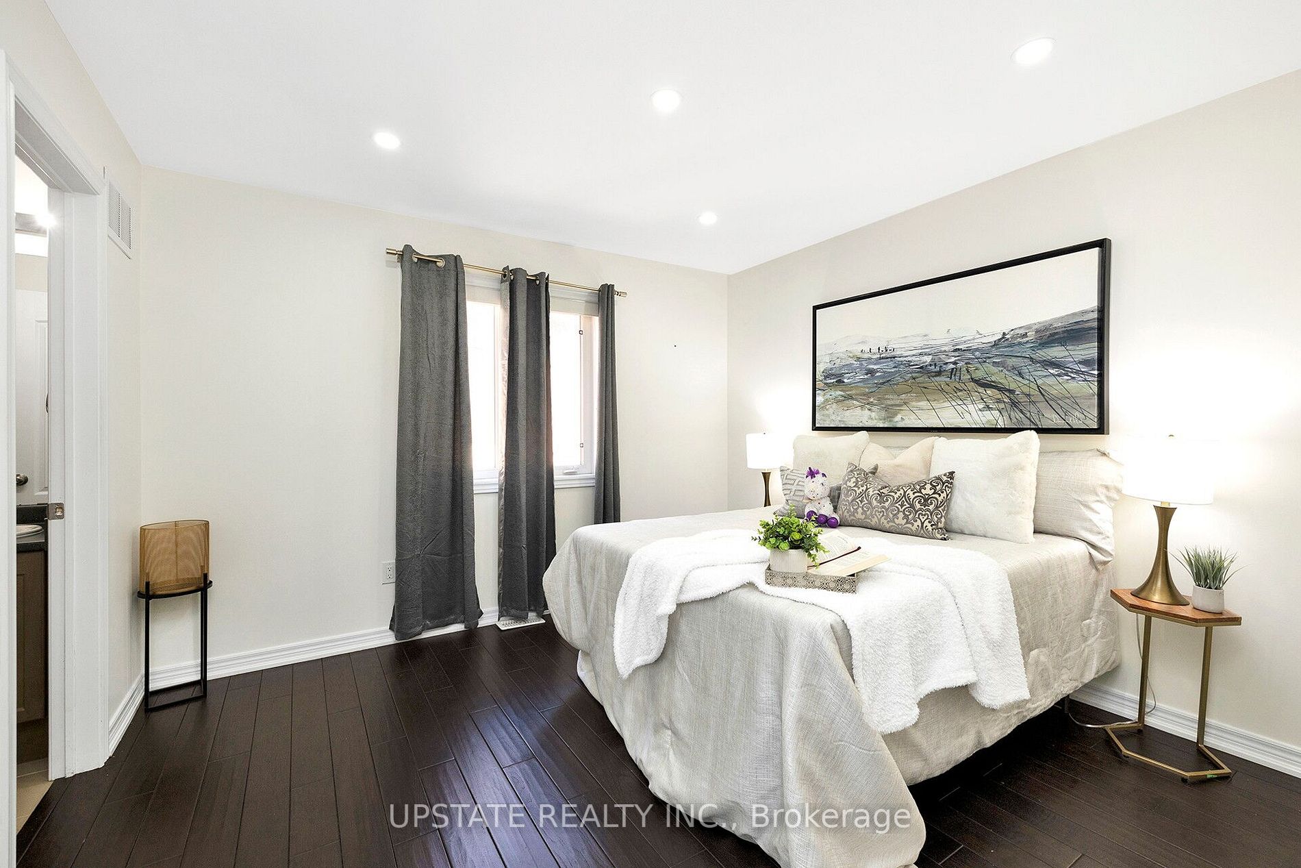 4 Ingleborough Dr