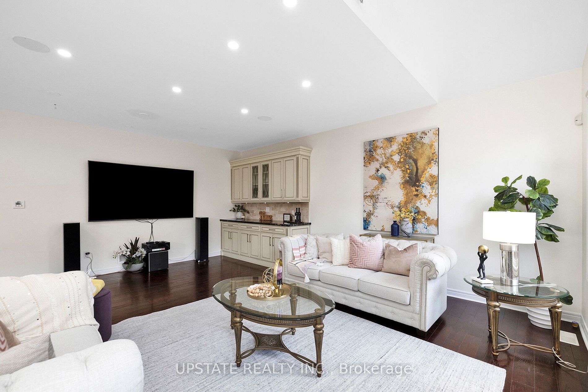 4 Ingleborough Dr