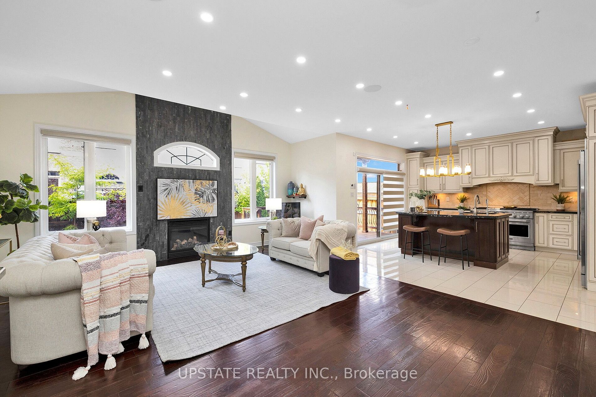 4 Ingleborough Dr