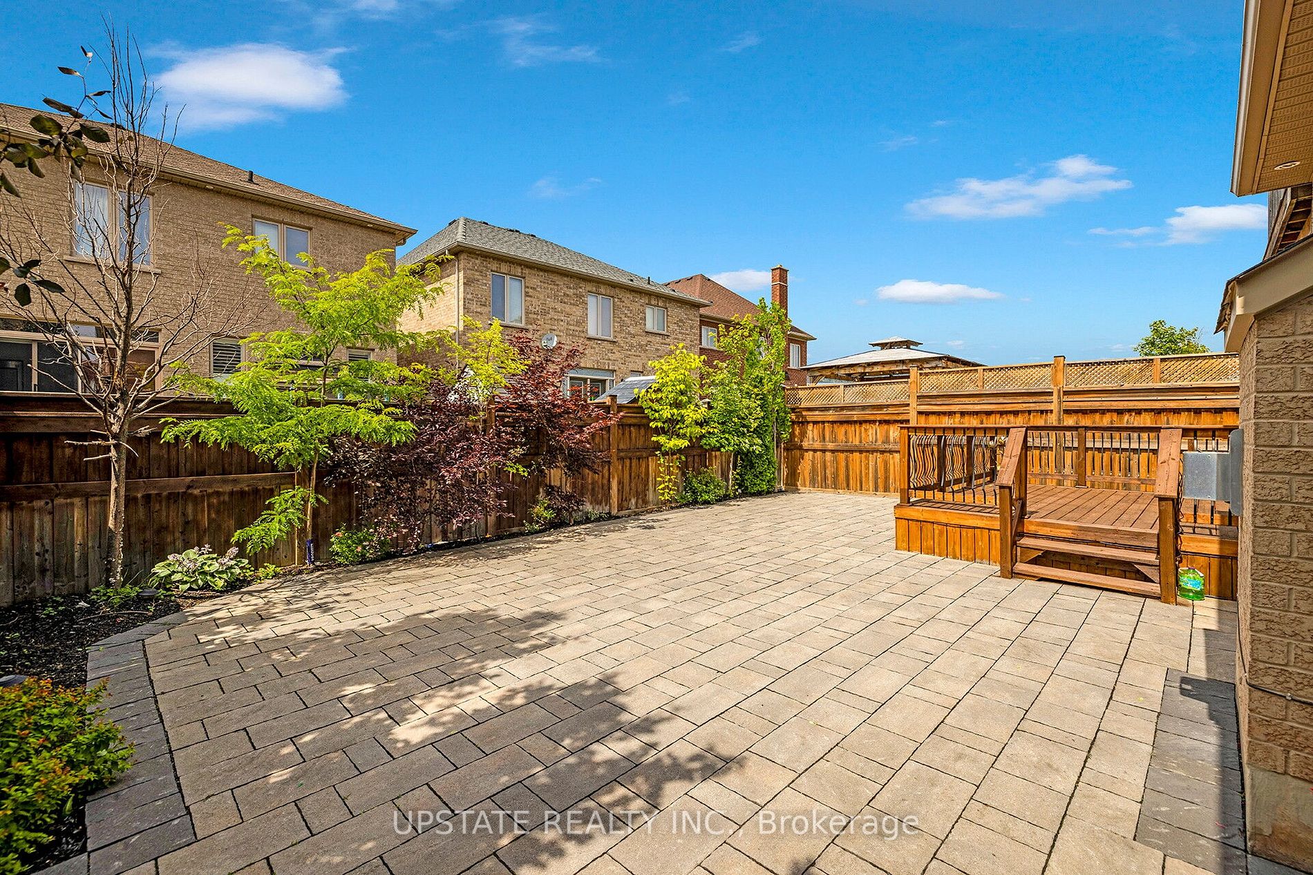 4 Ingleborough Dr