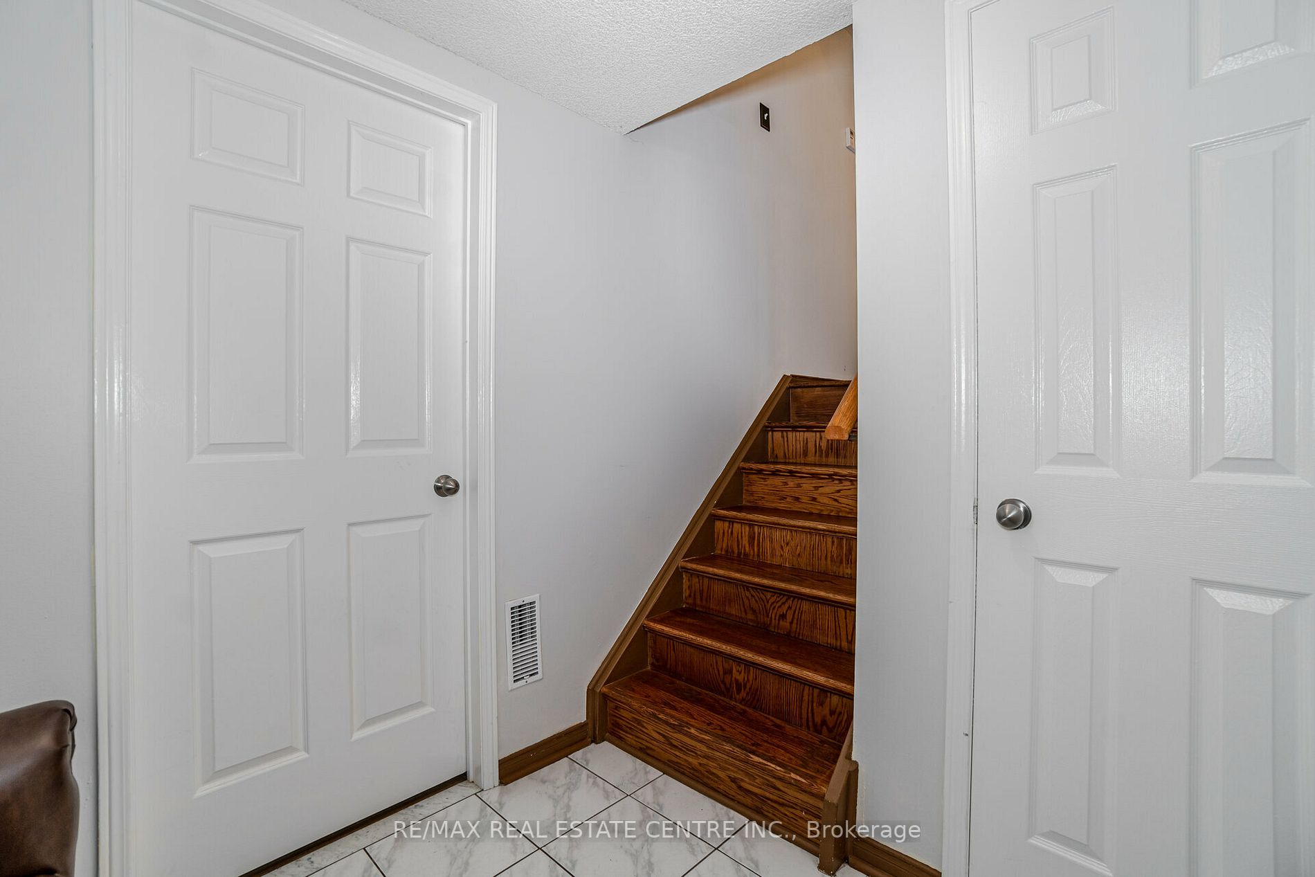 1050 Bristol Rd W, #32