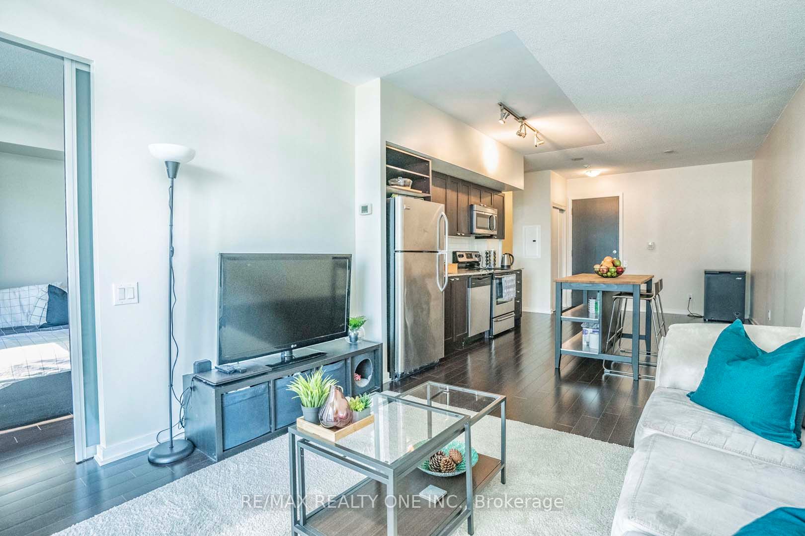 105 The Queensway Ave, #415