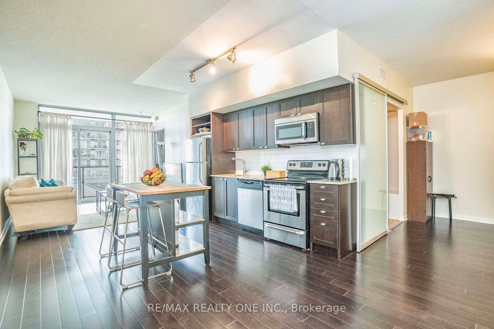 105 The Queensway Ave, #415