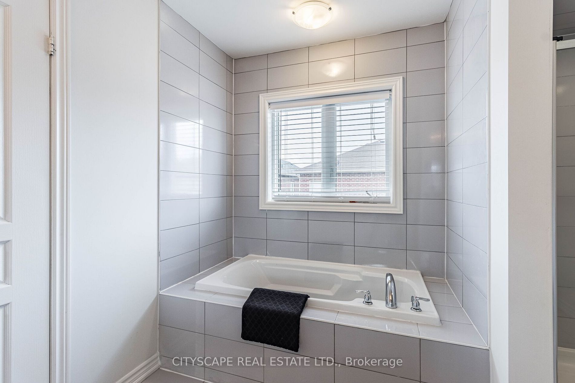 1533 Chretien St